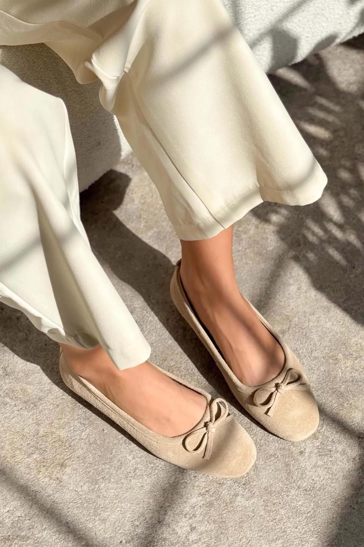 EFFİE FİYONKLU HAKİKİ DERİ SÜET KADIN BABET BEJ