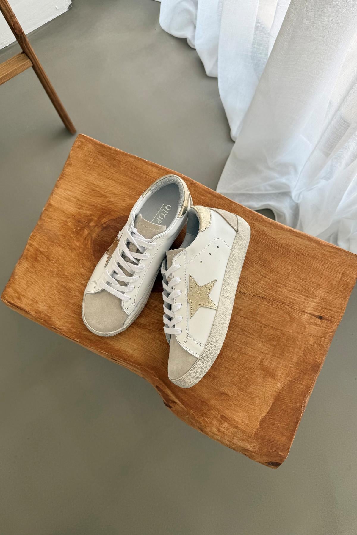 Steve Gold Sneaker