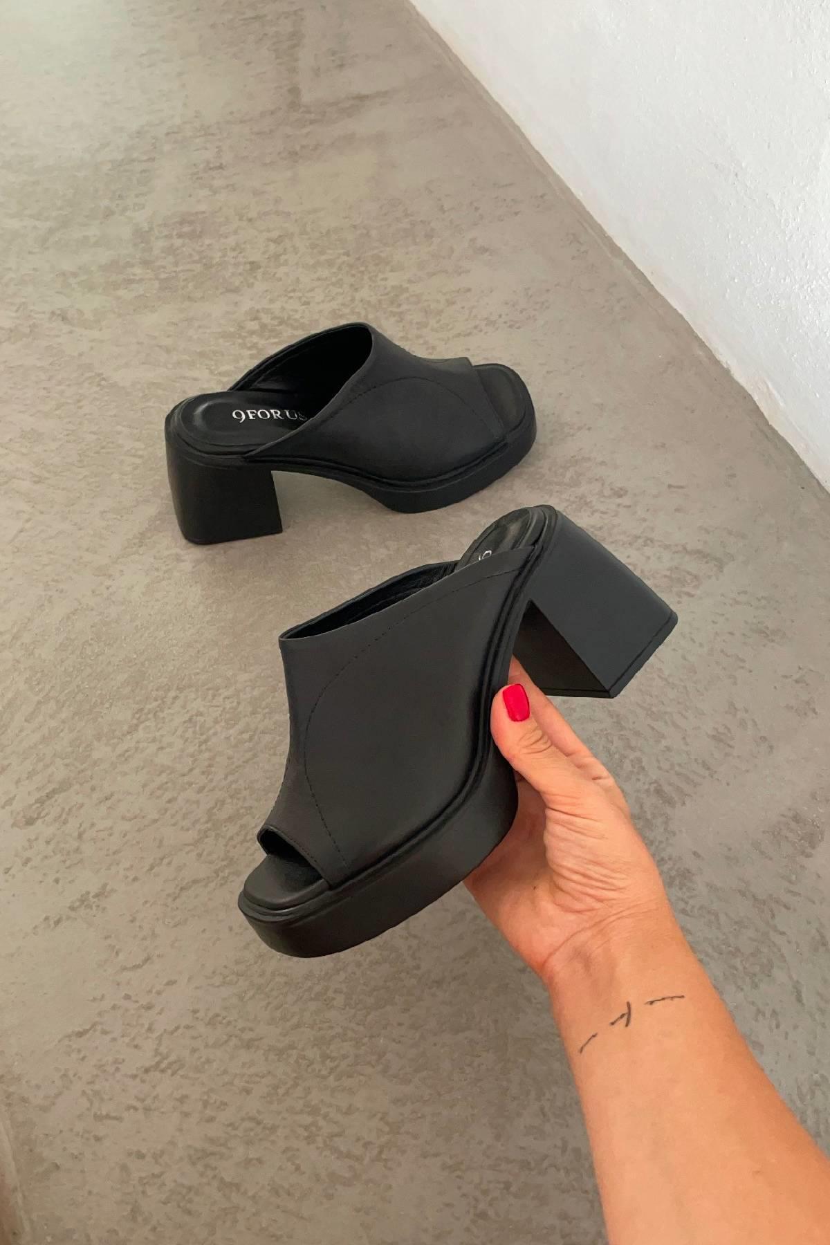 Dina Siyah Platform Terlik