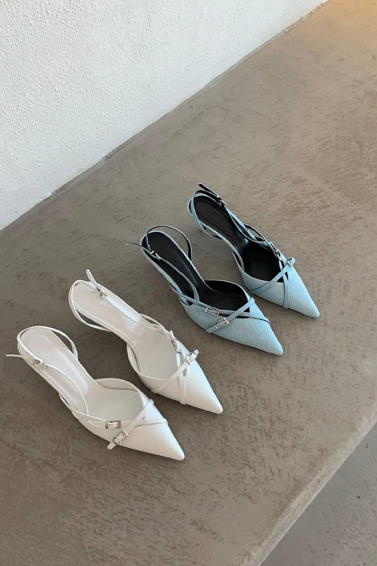 Mati Beyaz Tokalı Topuklu Ayakkabı