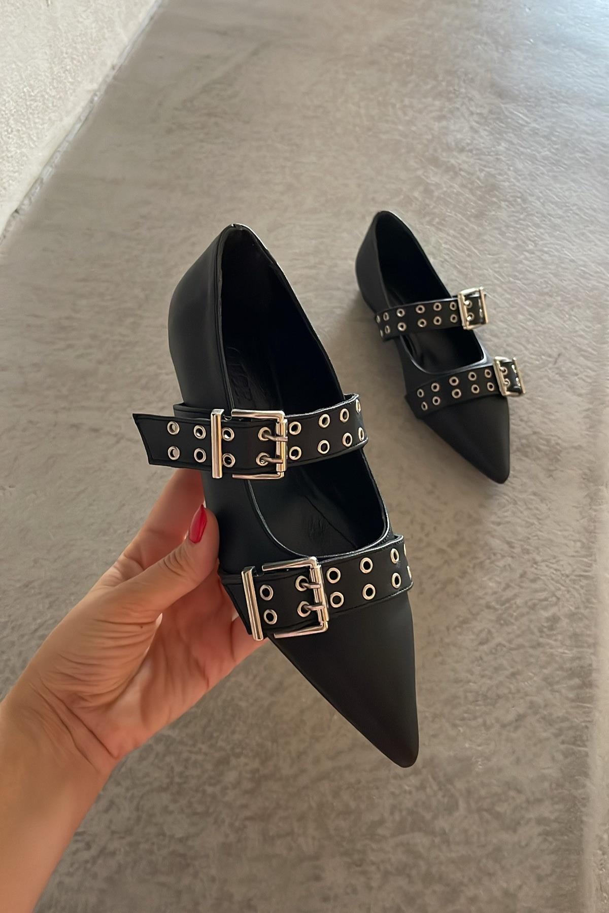 Noa Siyah Aksesuarlı Babet