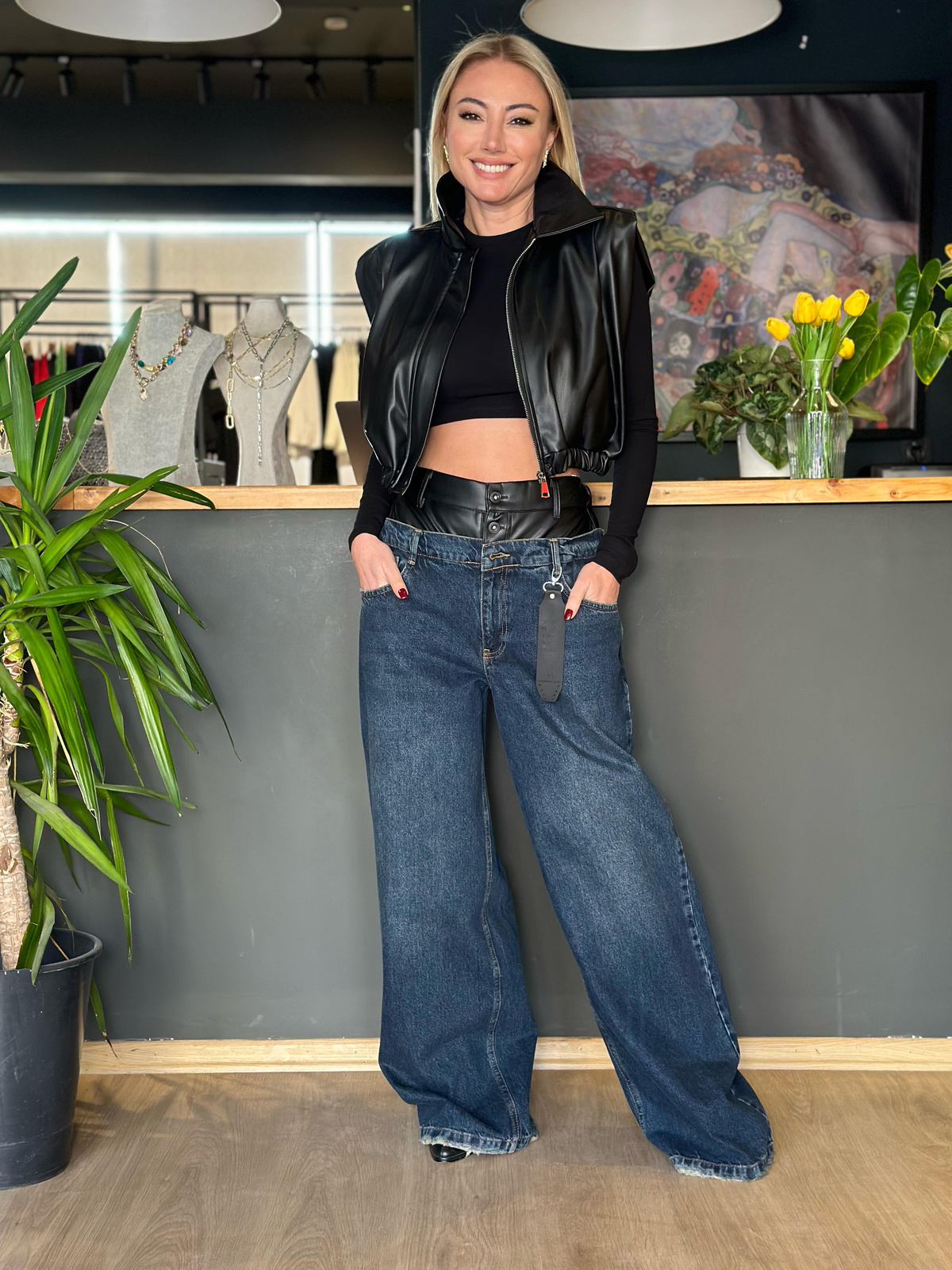 Beli Deri Detaylı Limited Edition Jean