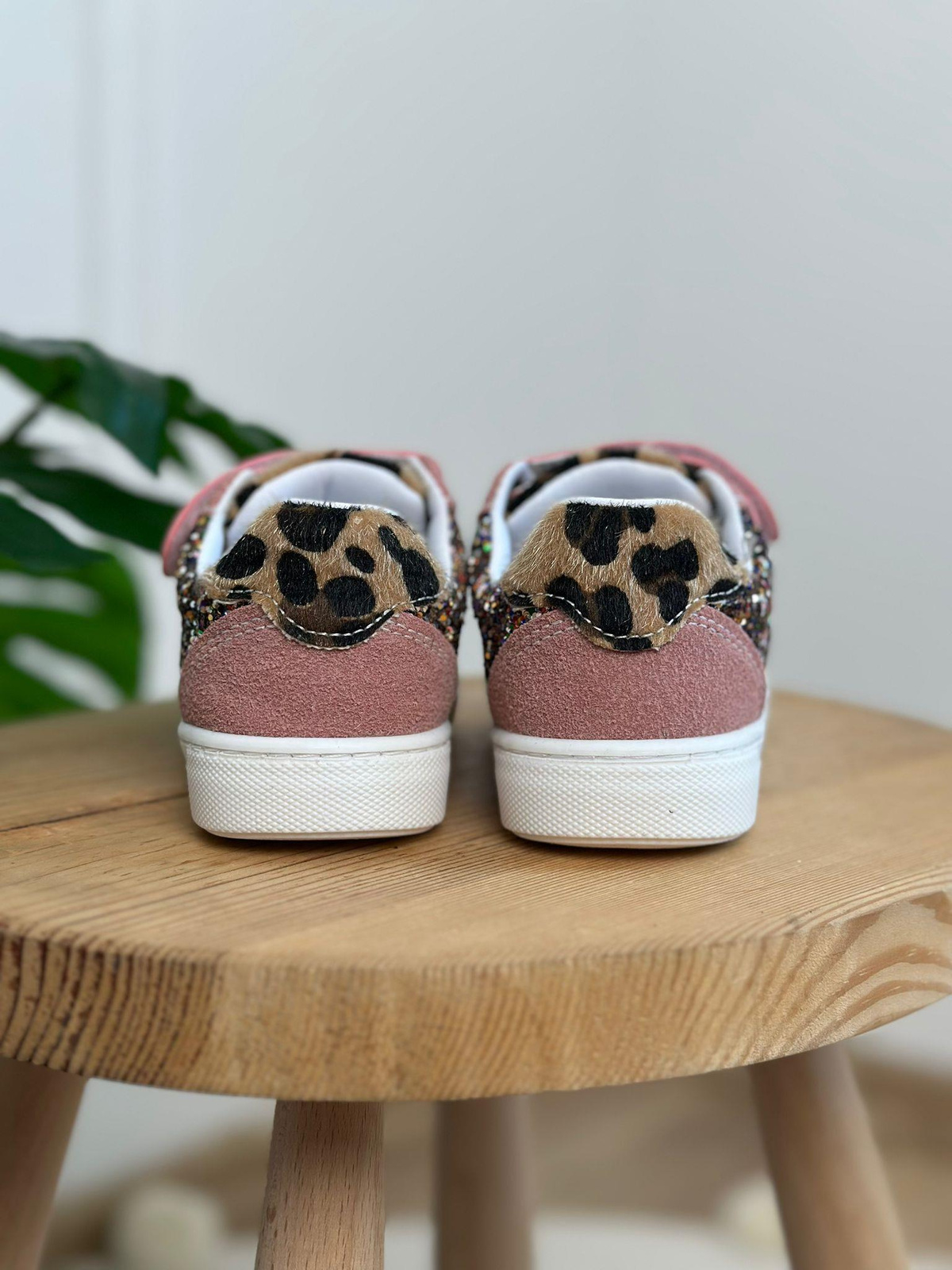 %100 Deri, Pembe Leopar Ve Yaldız Detaylı Ortopedik Taban Sneaker
