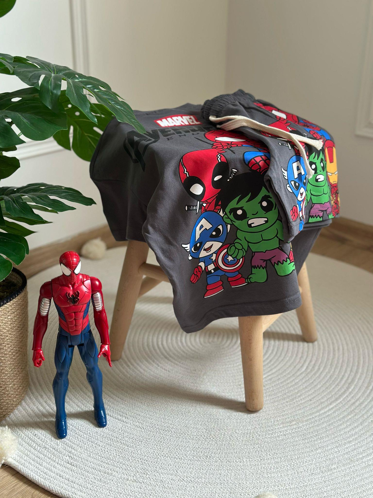 Avengers Figür Detaylı Gap Şortlu Takım