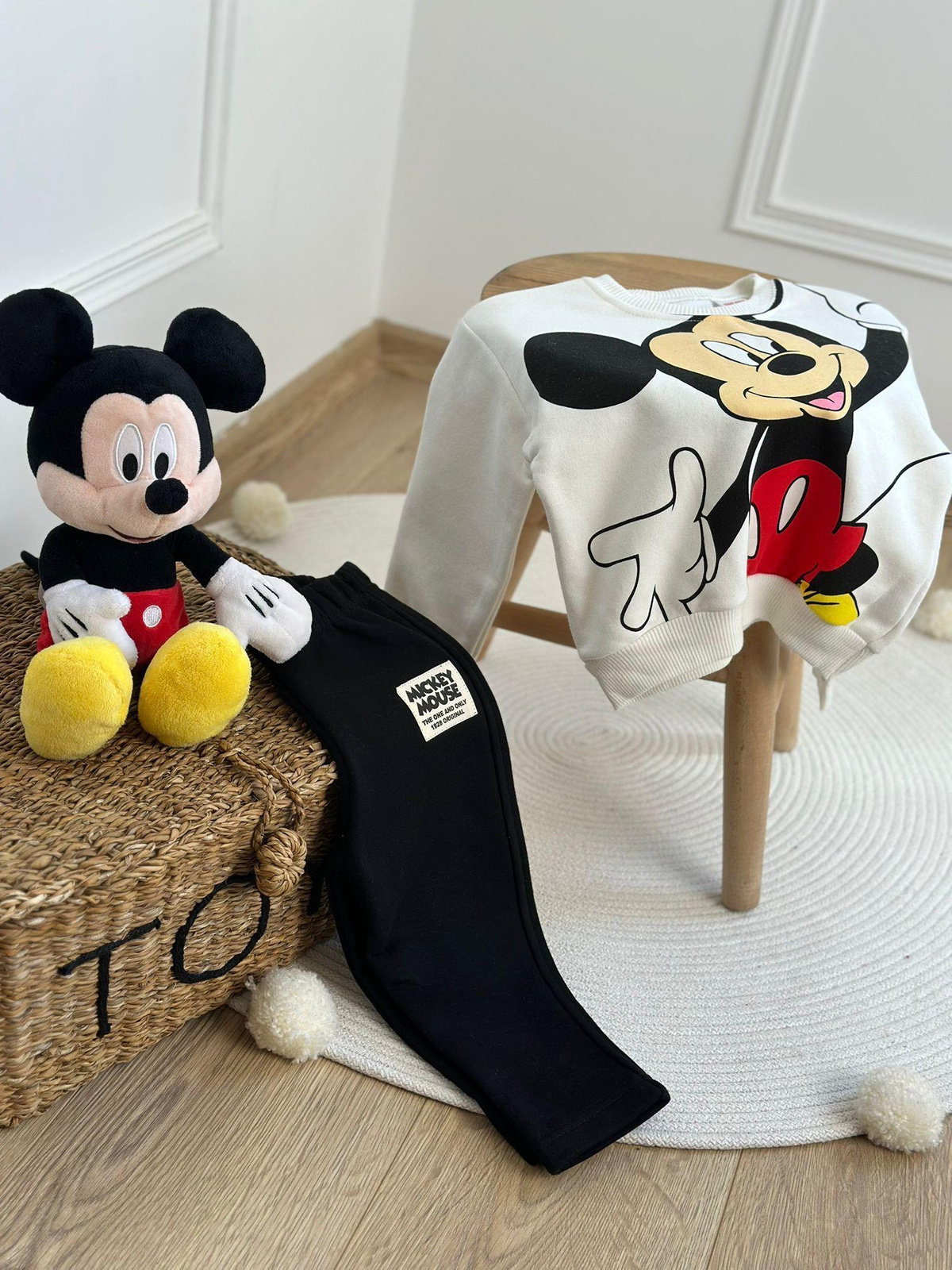 Beyaz Üstü Mickey Basklı Eşofman Takımı