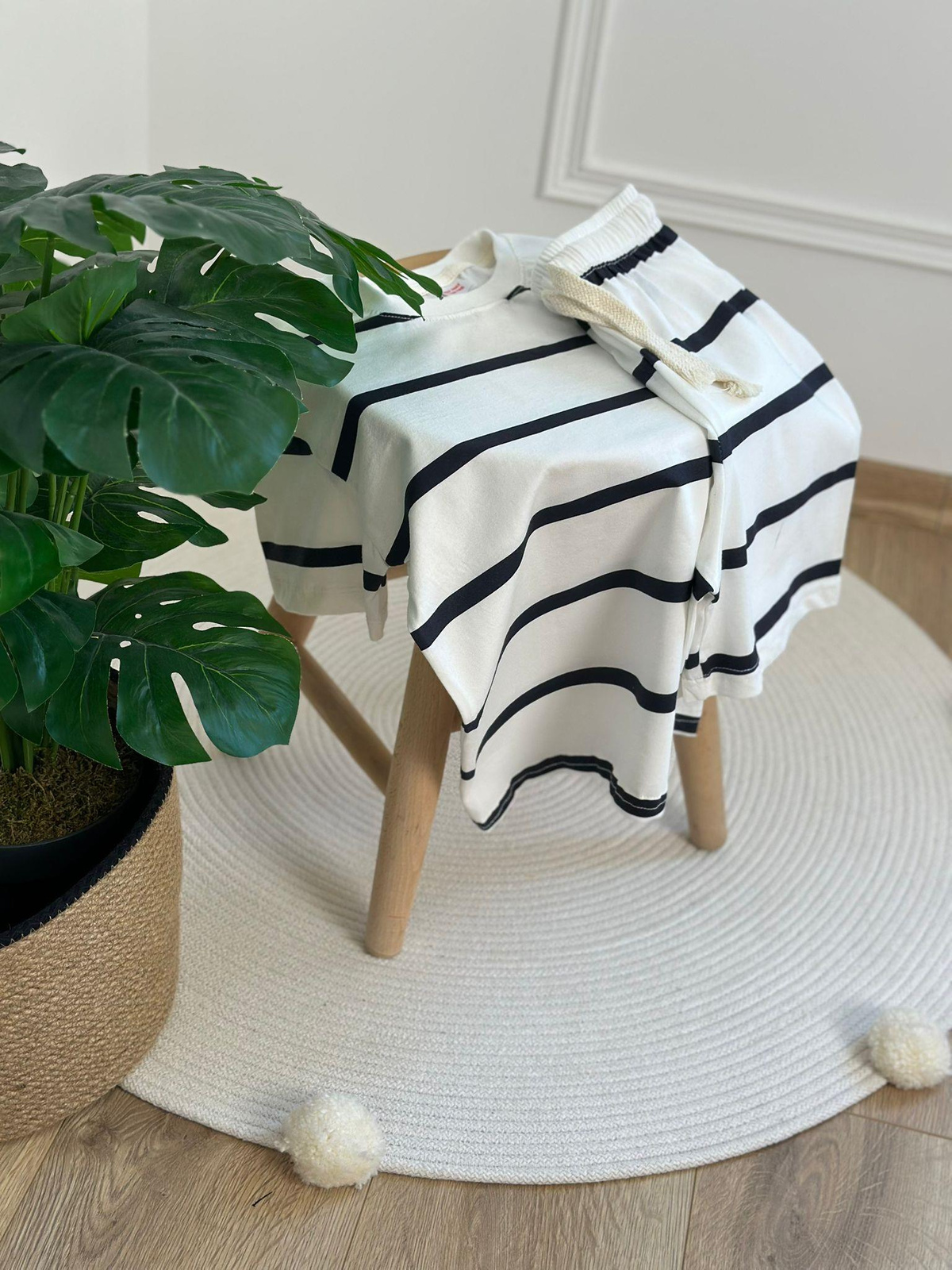 Çizgi Detaylı Şortlu Takım