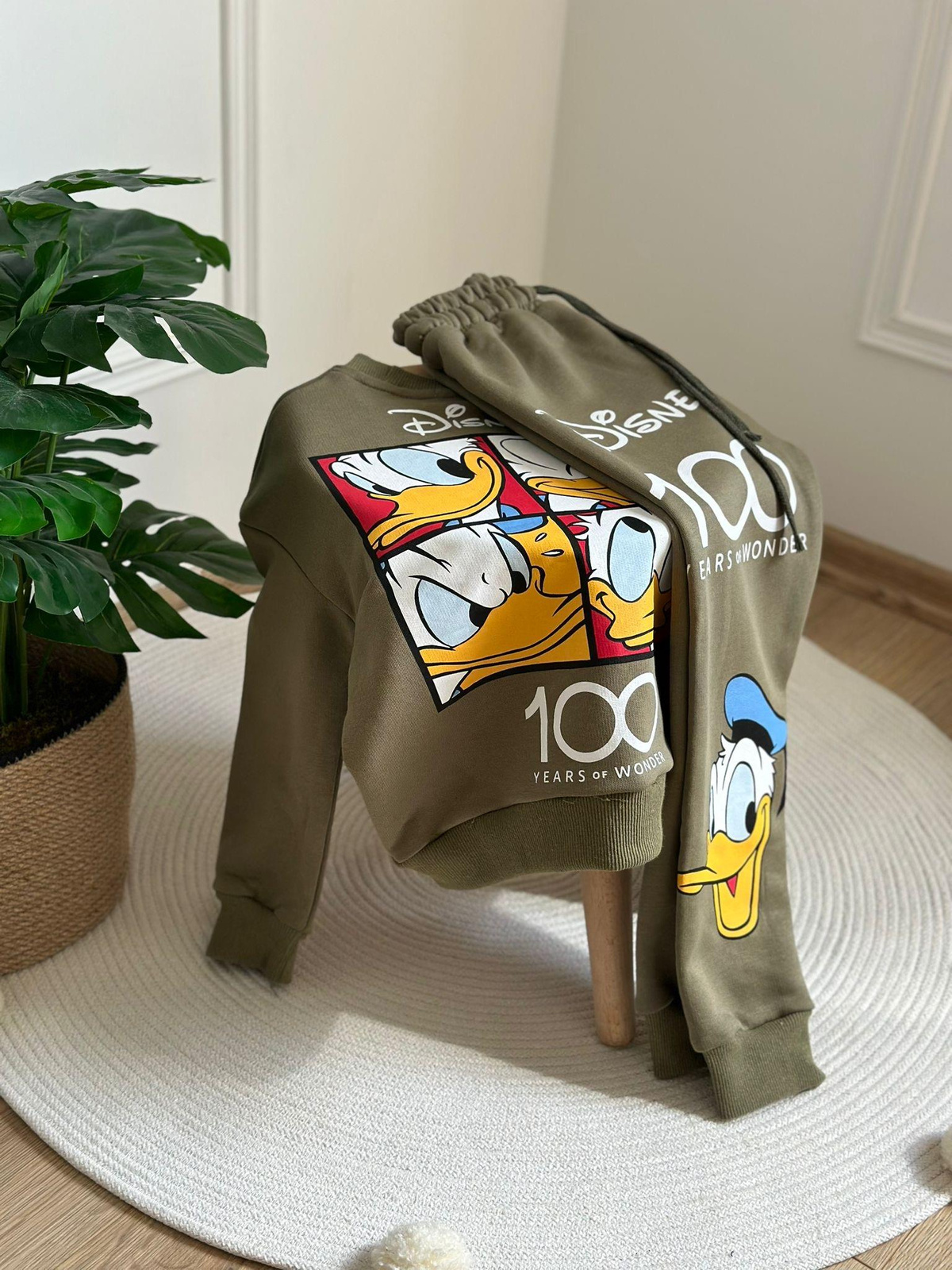 Donald Duck Kareli Sırt Baskılı Eşofman Takımı
