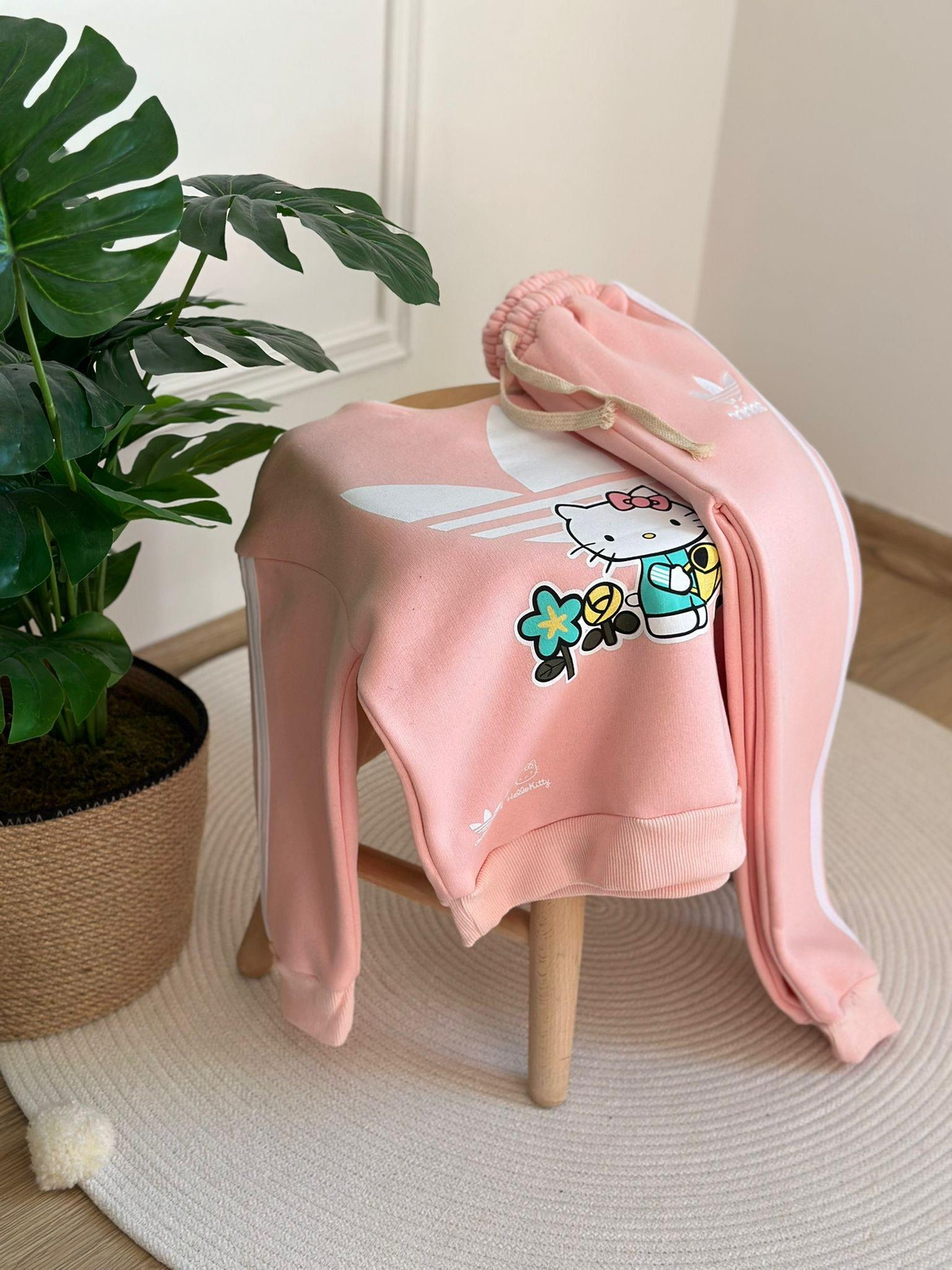 Hello Kitty Spor Logolu Eşofman Takımı