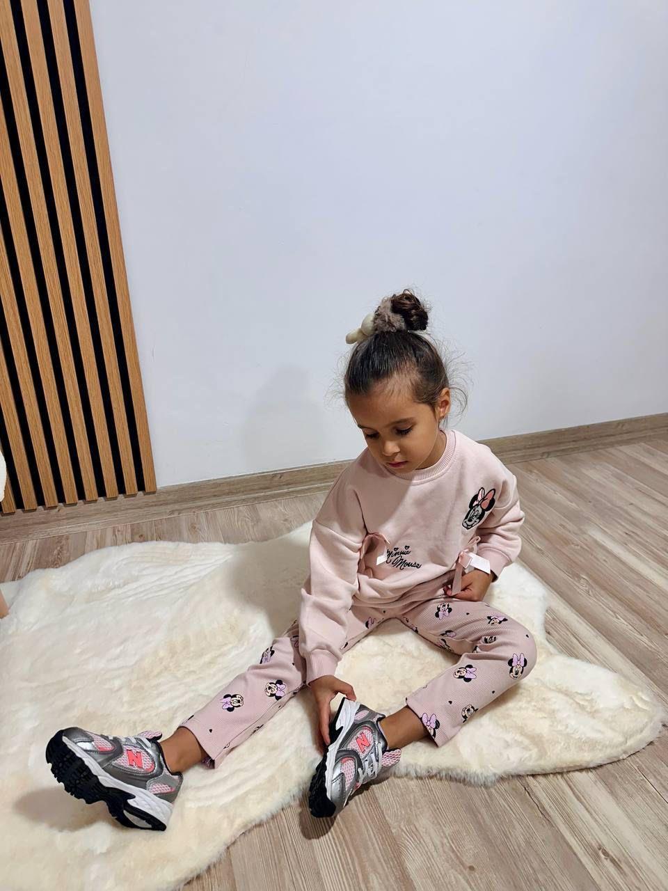 Kurdele Detaylı Minnie Baskılı Eşofman Takımı