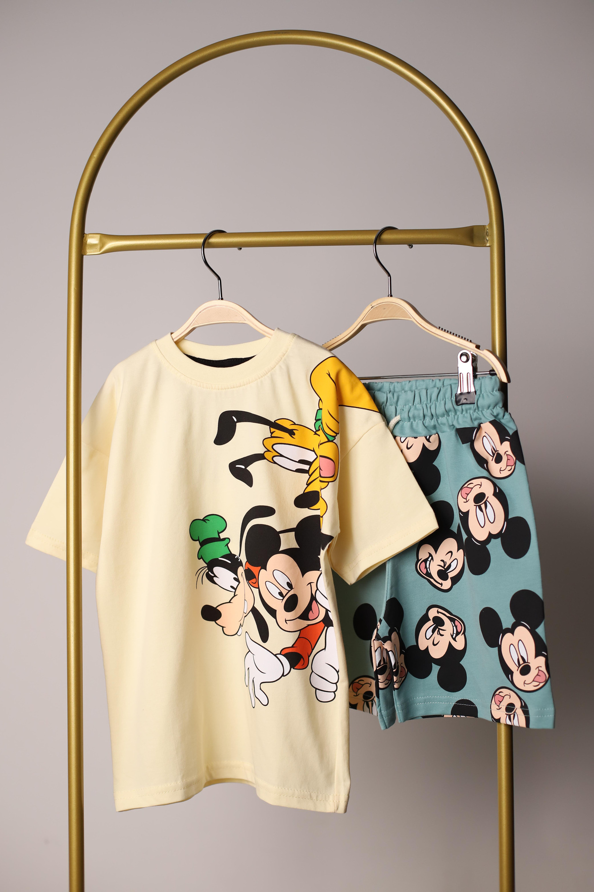 Mickey ve Arkadaşları Şortlu Takım