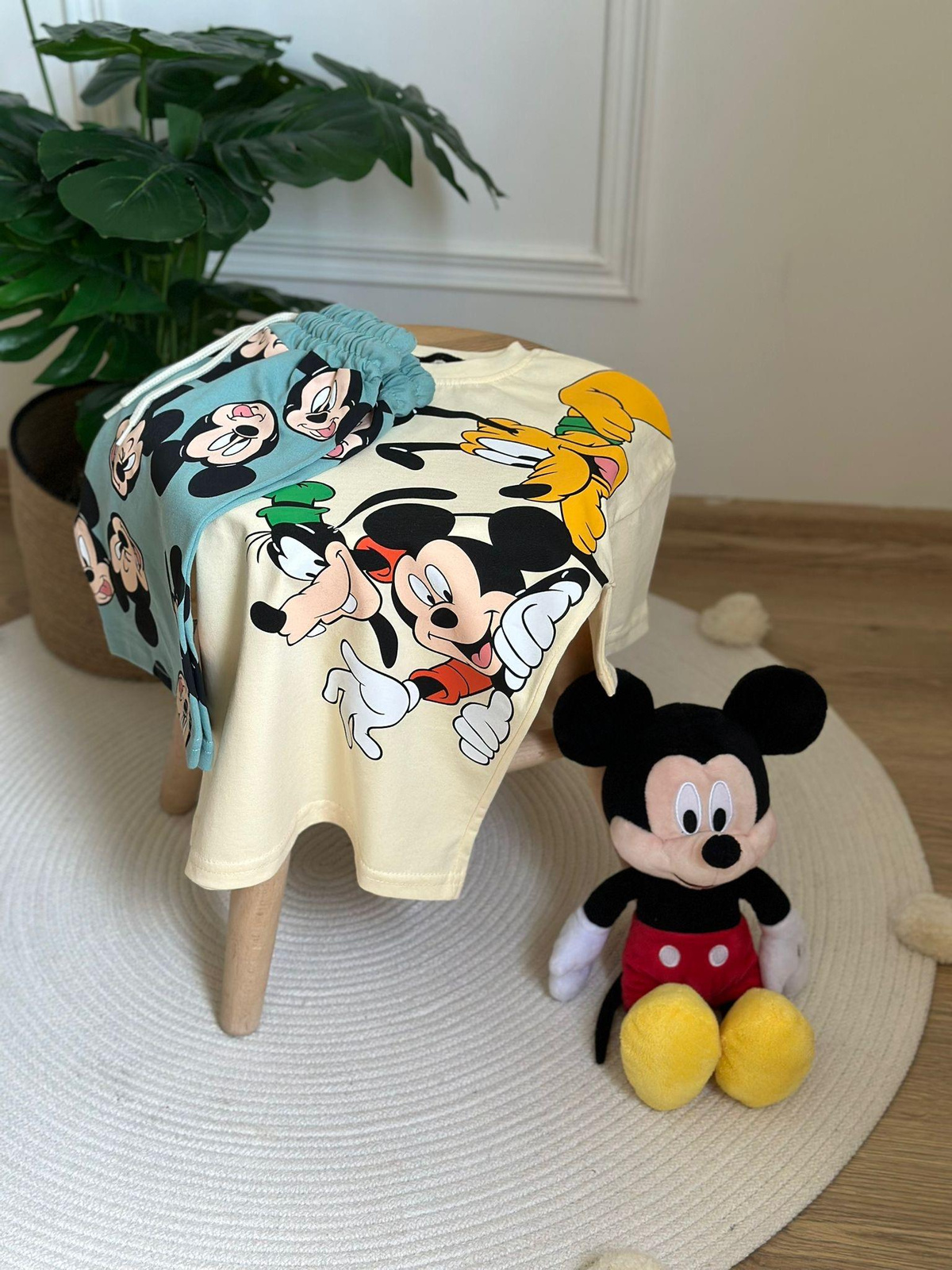 Mickey ve Arkadaşları Şortlu Takım