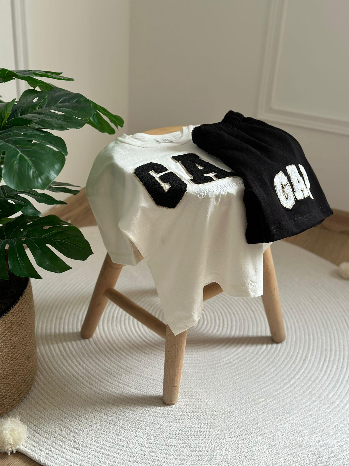 Punch İşlemeli Gap Şortlu Takım