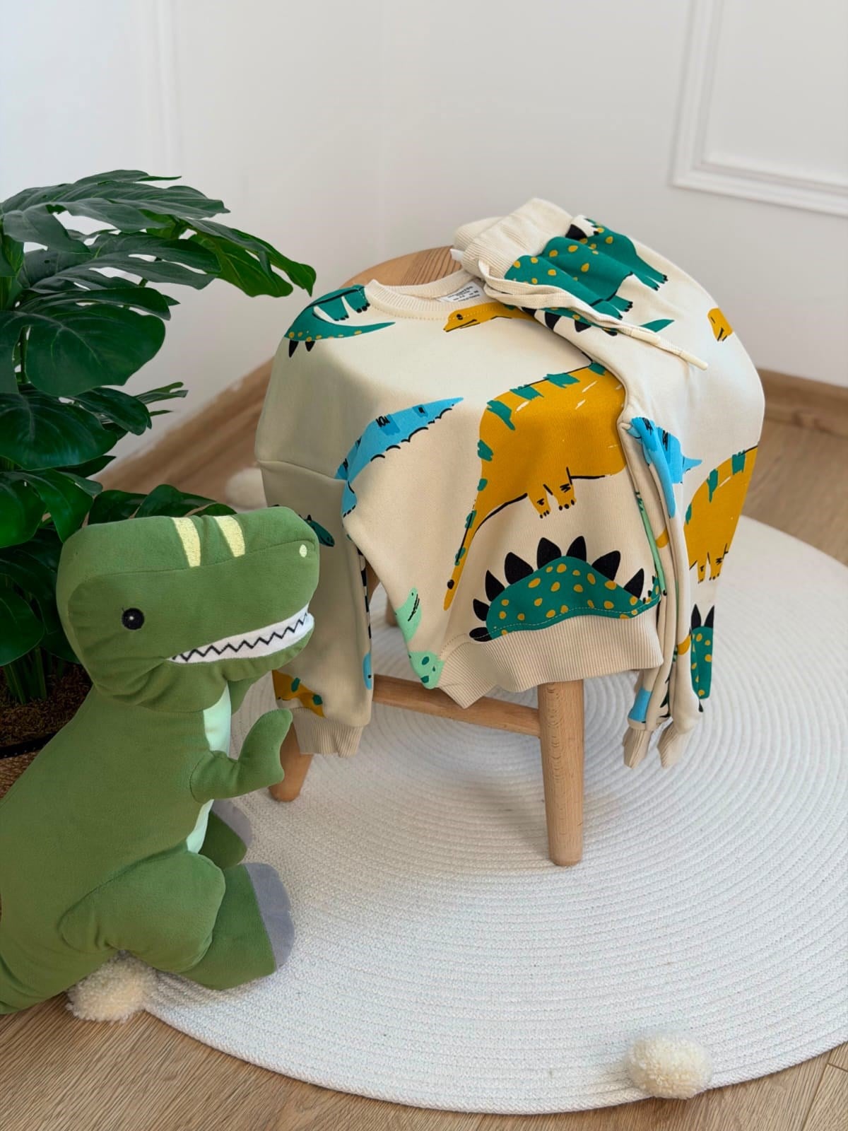 Renkli Dino Baskılı Eşofman Takımı