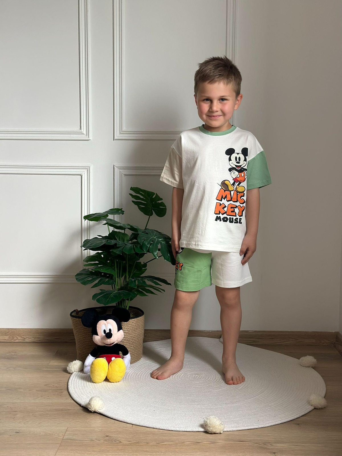 Renkli Kol Detaylı Mickey Şortlu Takım