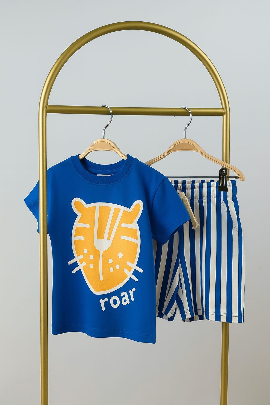 Roar Baskılı Şortlu Takım