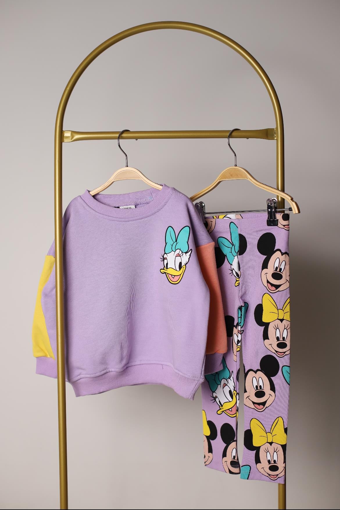 Sırt Baskılı Daisy Duck Renkli Taytlı Takım