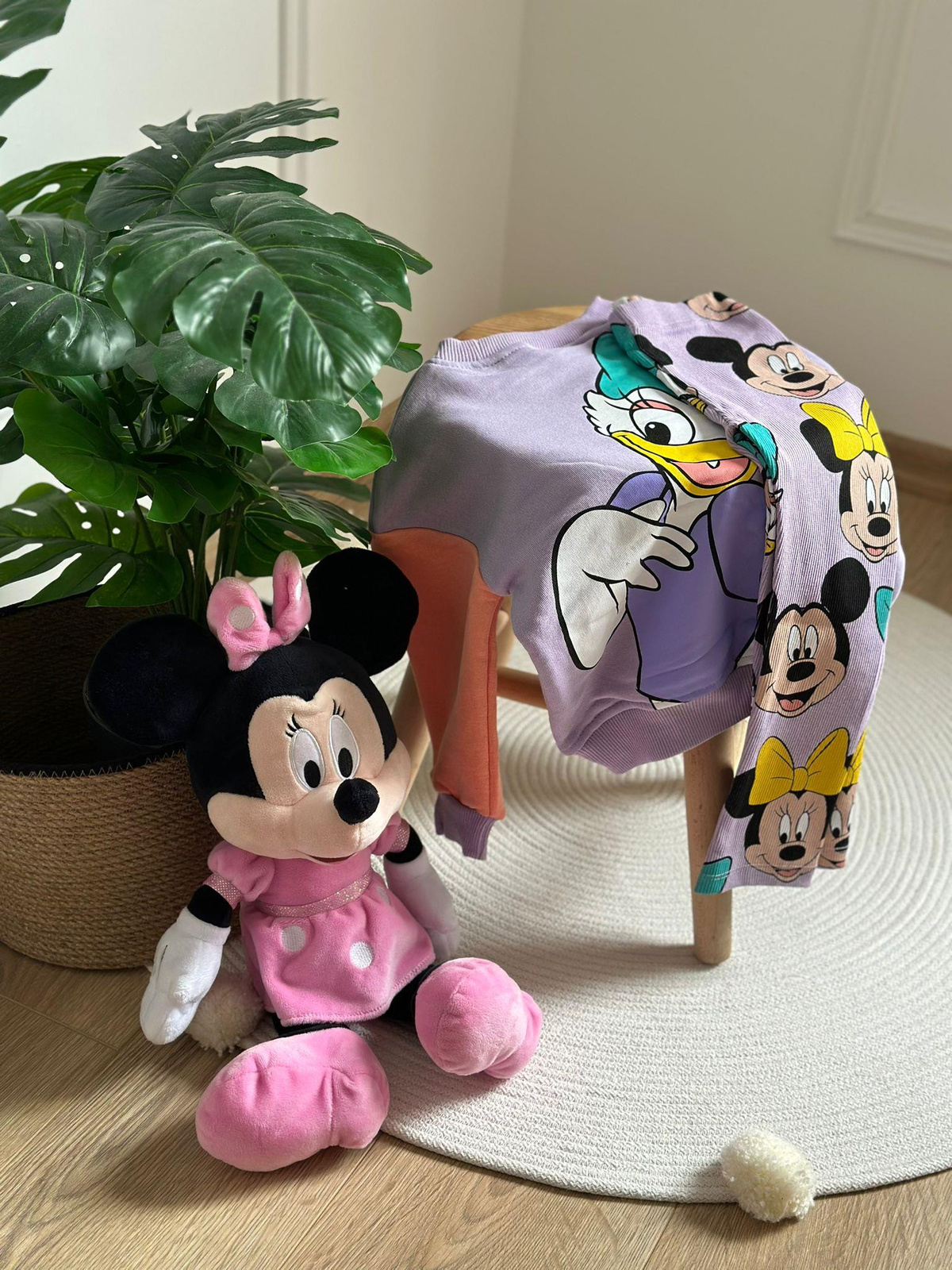 Sırt Baskılı Daisy Duck Renkli Taytlı Takım