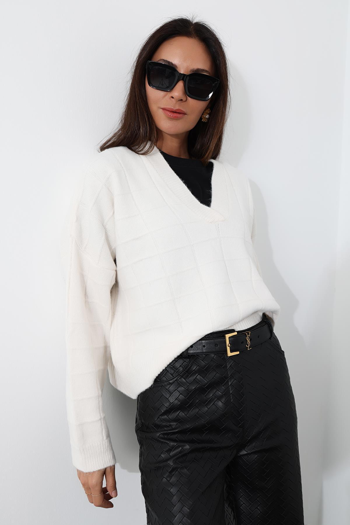 Bej V Yaka Oversize Kazak 231028