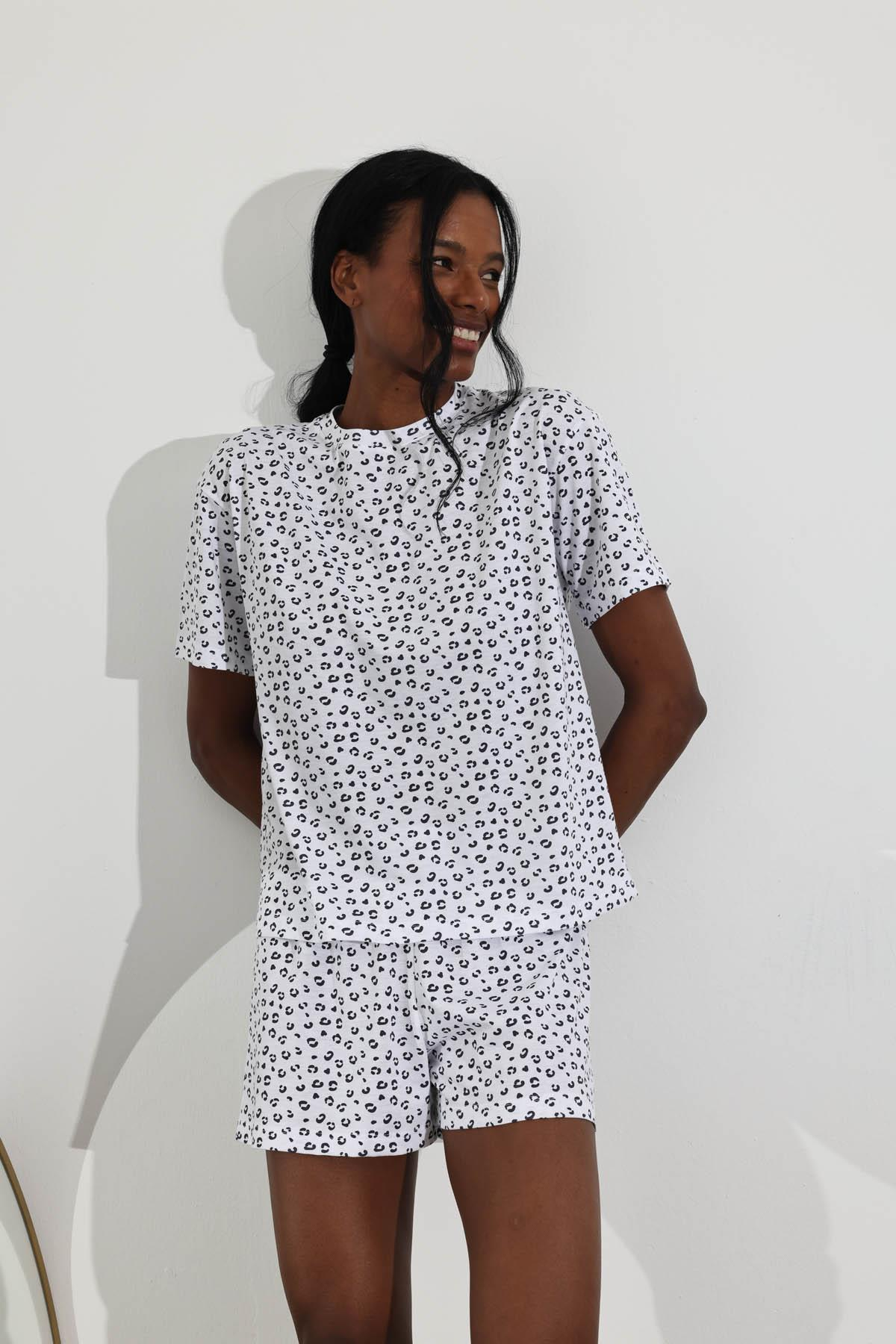 Beyaz Desenli Şortlu Pijama Takım 