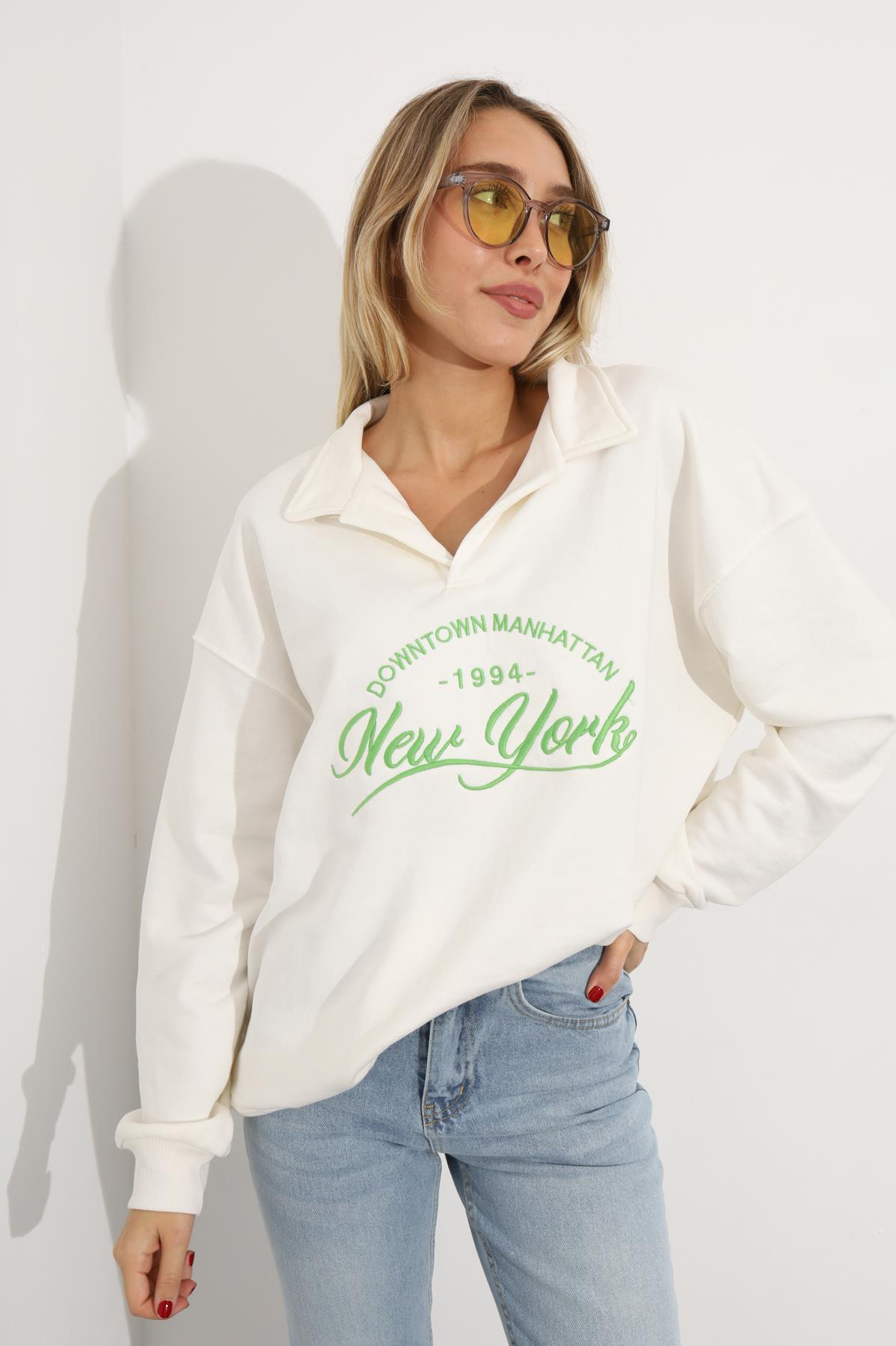 Beyaz Polo Yaka Nakışlı Sweatshirt 