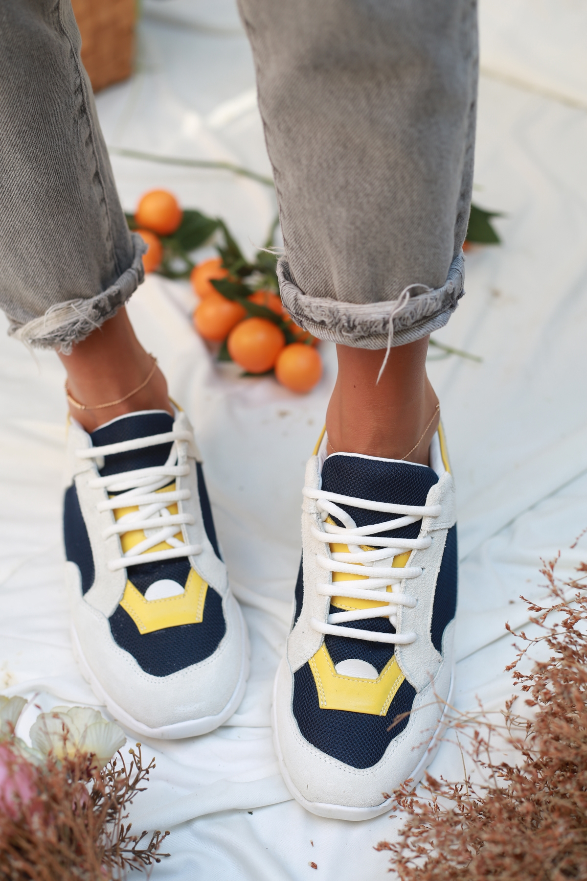 Beyaz Sarı Lacivert Detaylı Sneaker
