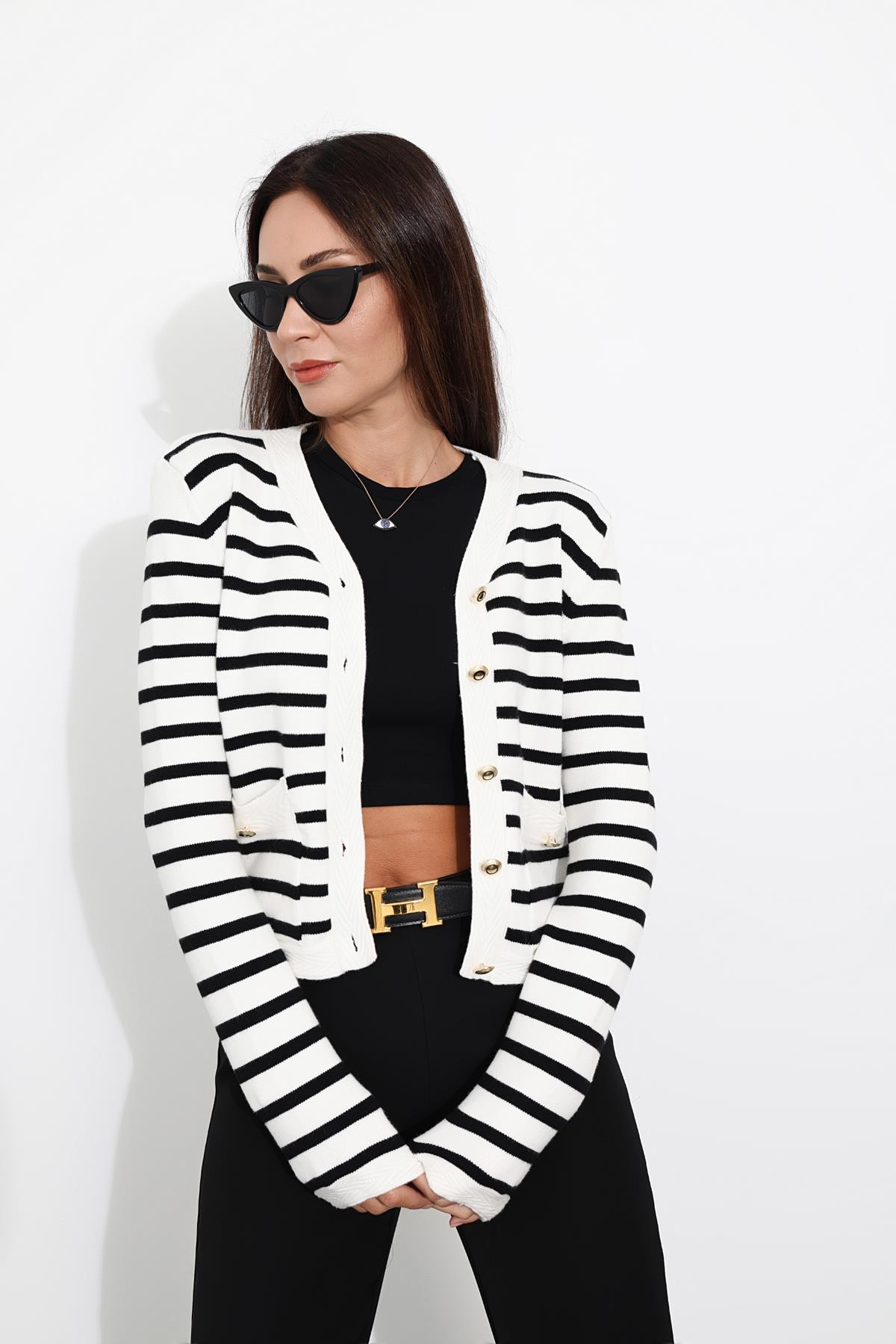 Beyaz V Yaka Çizgili Hırka 151127