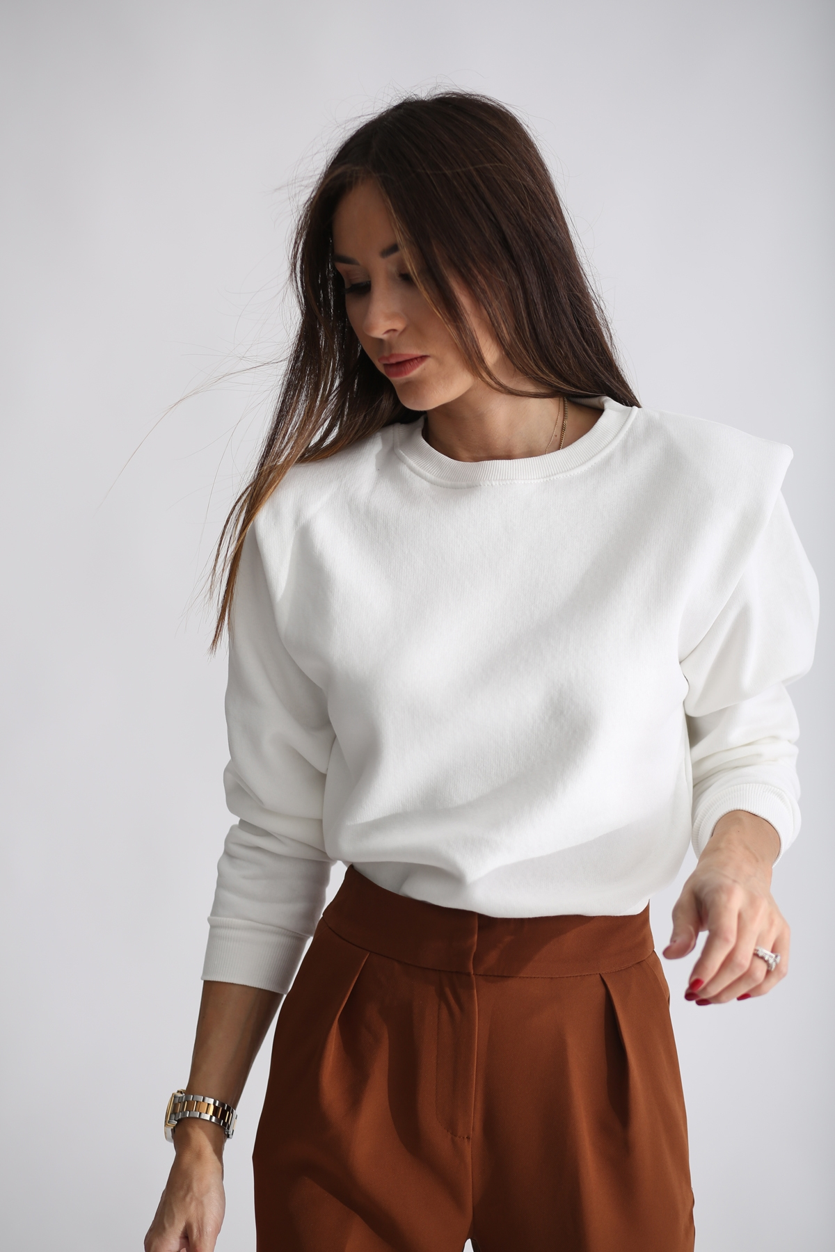 Ekru Omzu Vatkalı Sweatshirt 3232