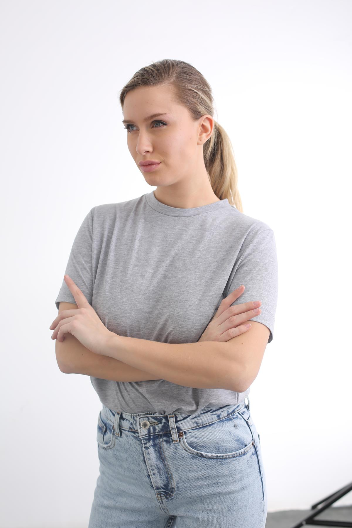 Gri Bisiklet Yaka Basic Tshirt 