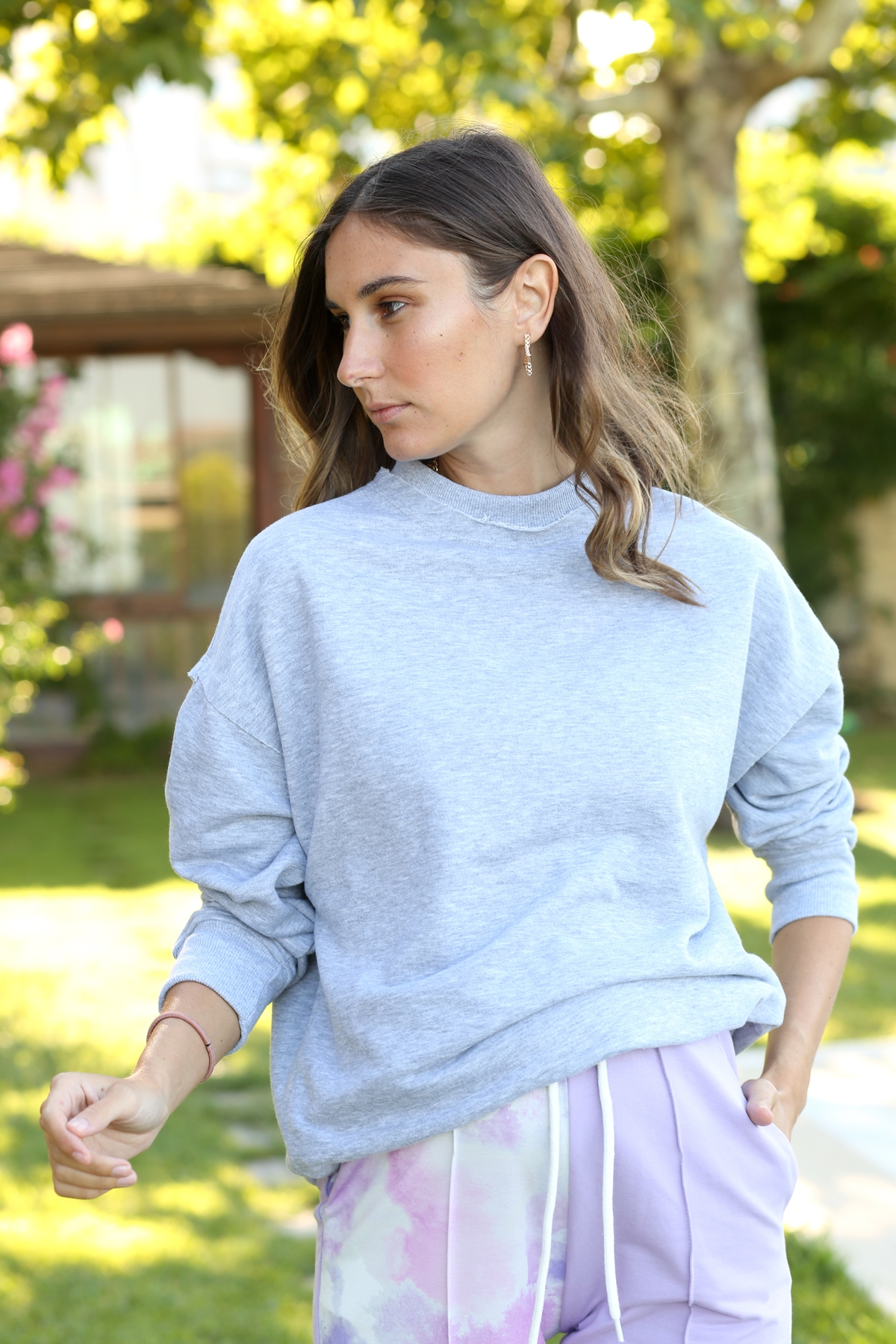 Gri Kesik Detaylı Basic Sweatshirt 262