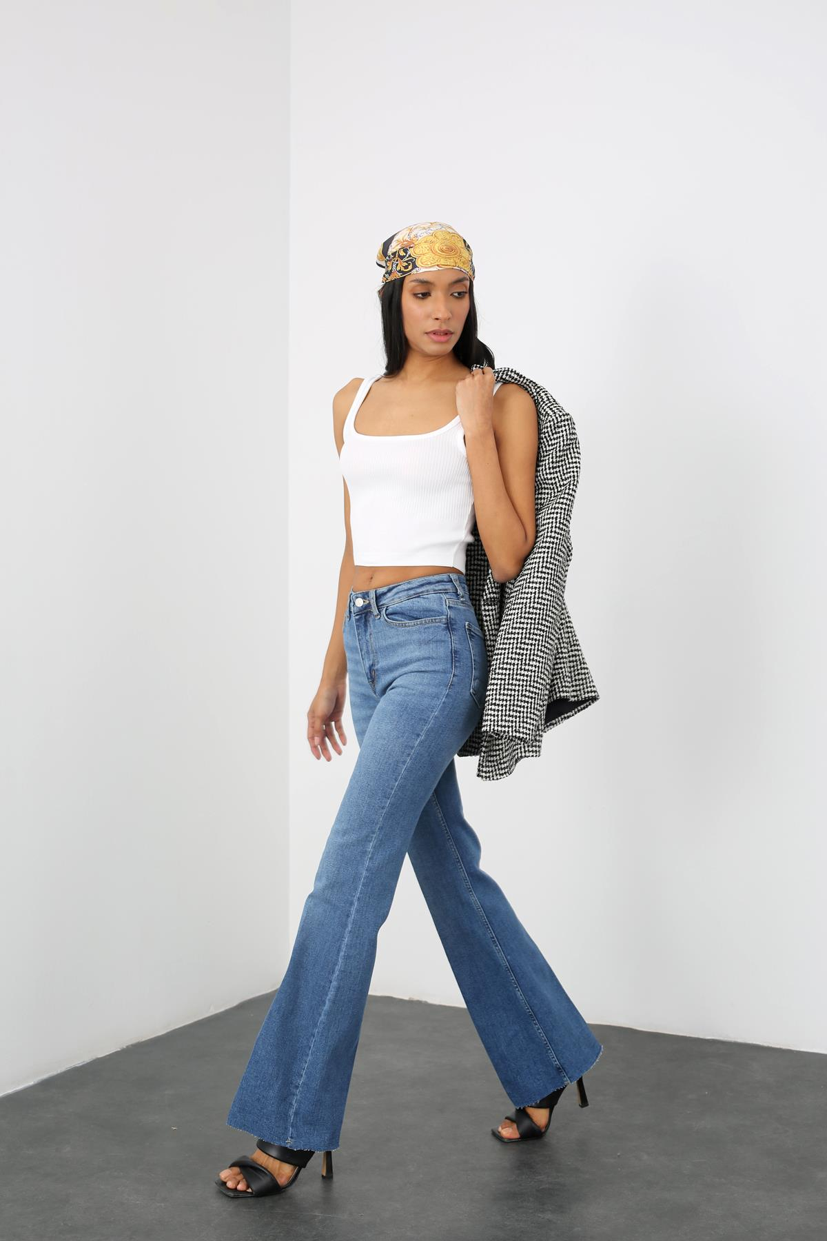 Mavi Ultra Yüksek Bel Kesik Paça Jean 228124