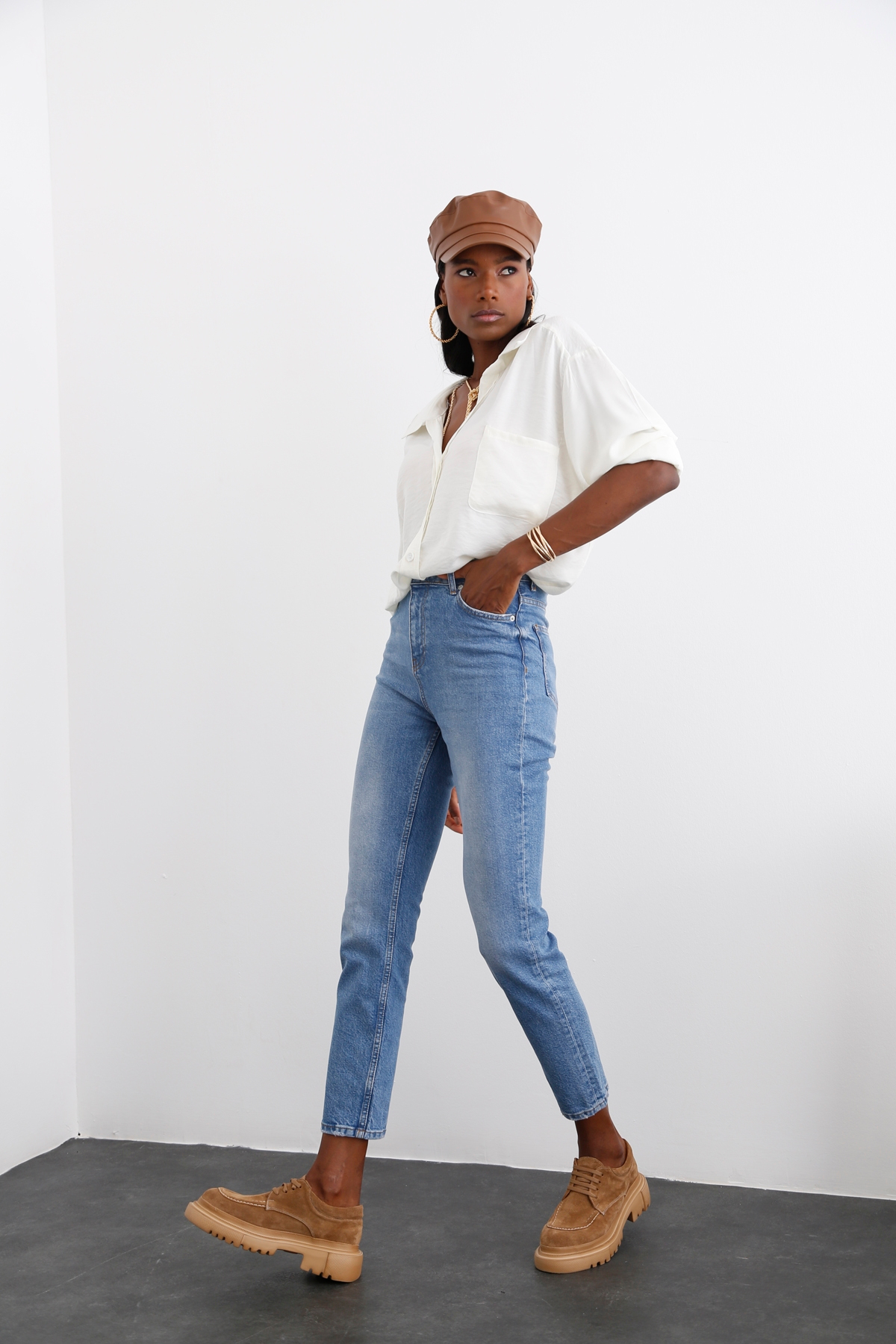 Mavi Yüksek Bel Likralı Mom Fit Jean 