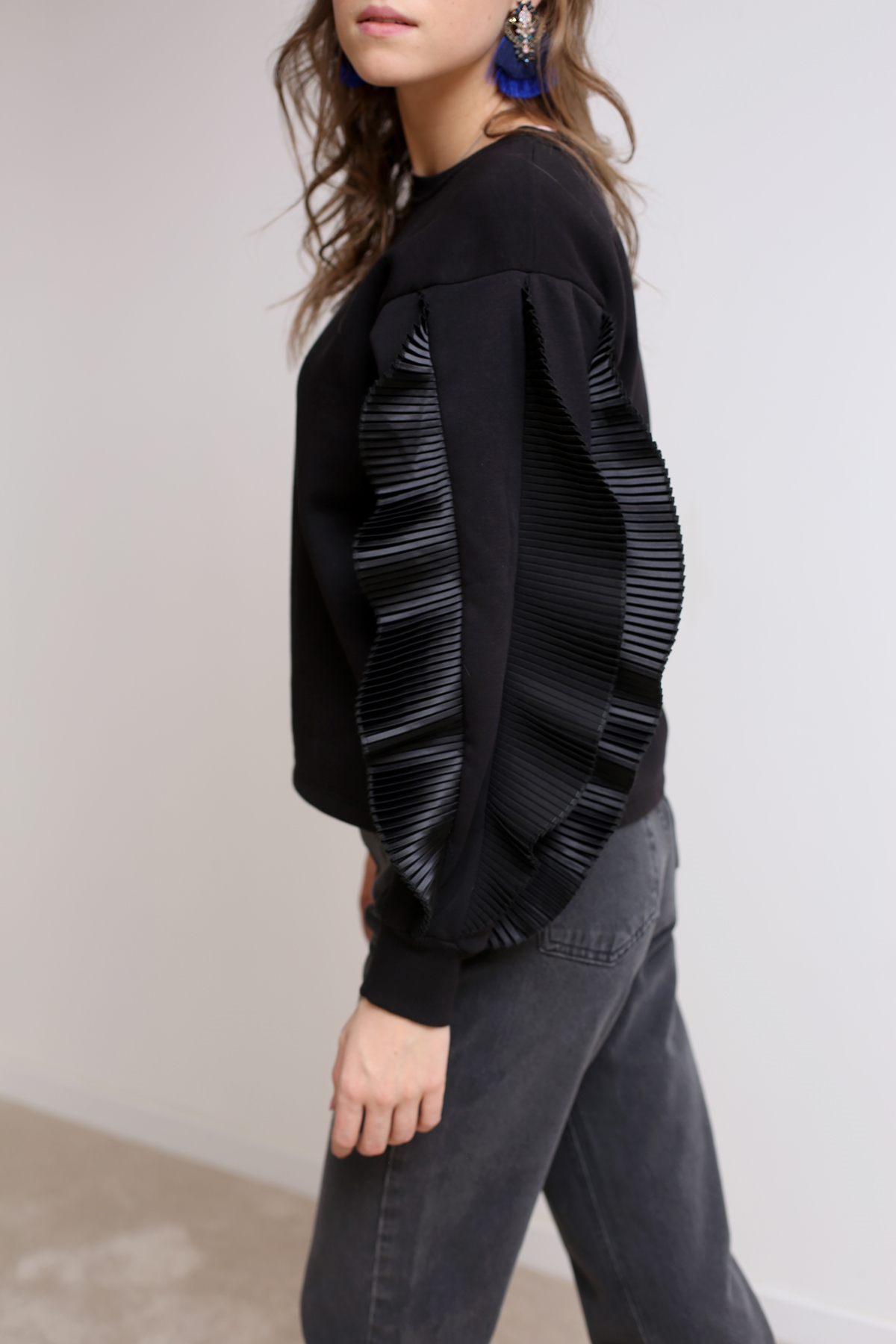 Siyah Akordiyon Kol Sweatshirt