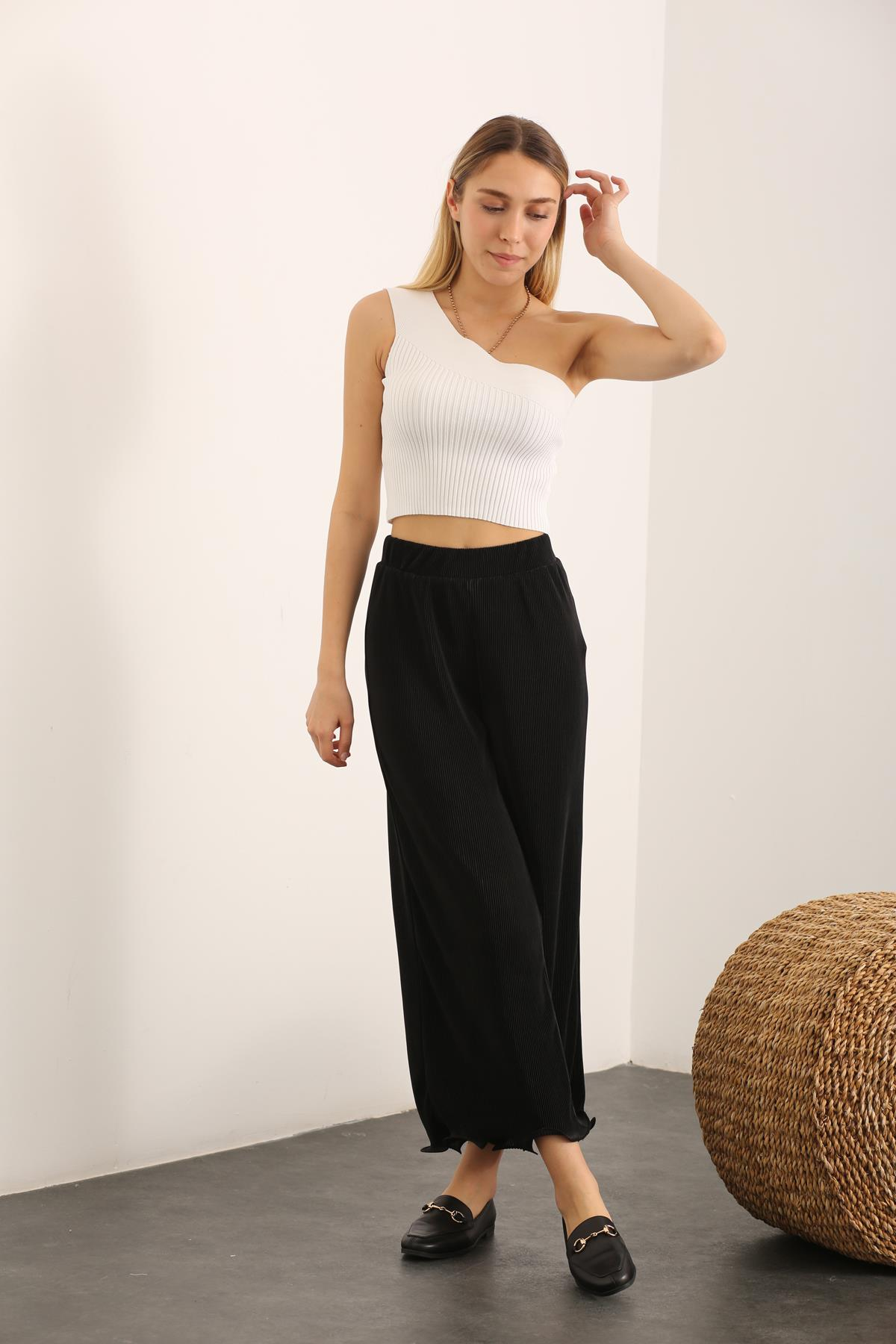 Siyah Beli Lastikli Piliseli Pantolon 