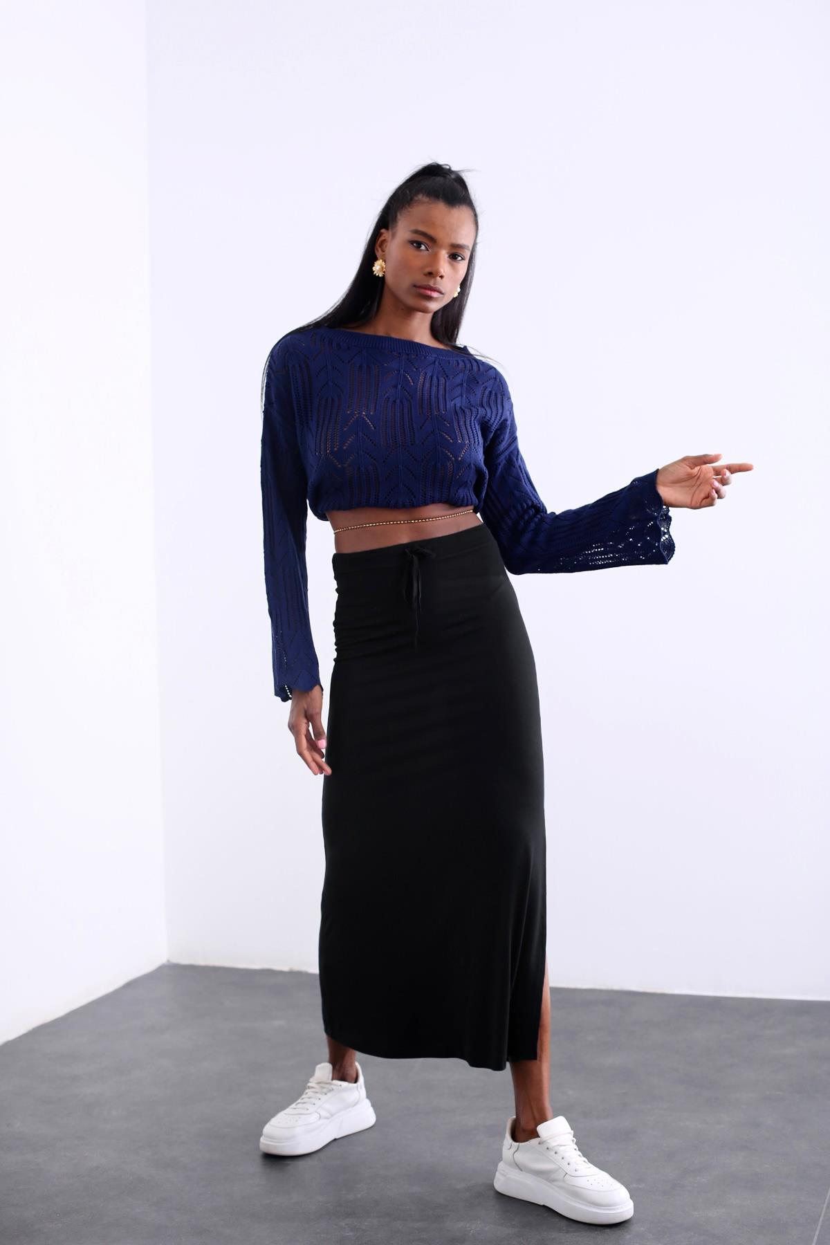 Siyah Beli Lastikli Yanı Yırtmaçlı Etek 