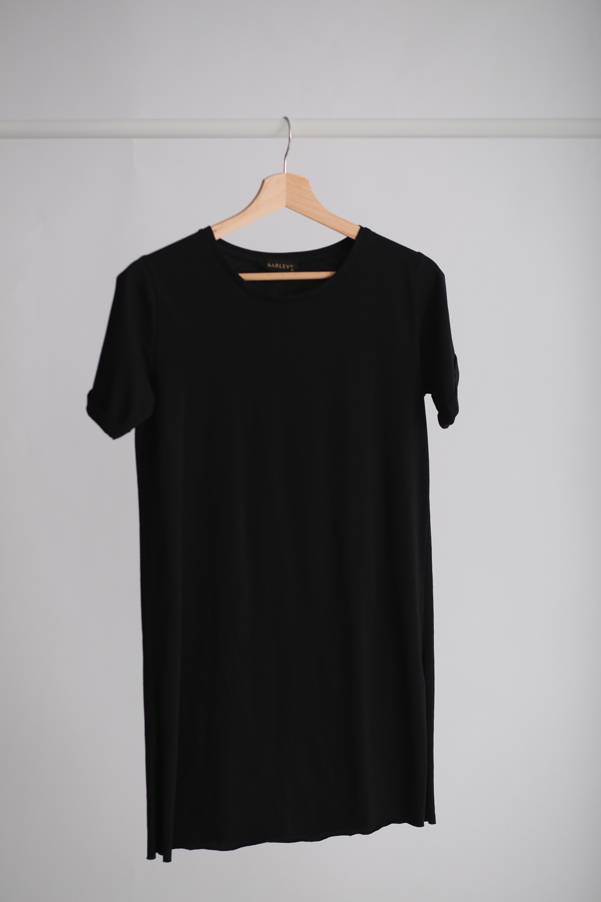 Siyah Bisiklet Yaka Yırtmaçlı Tshirt 8003