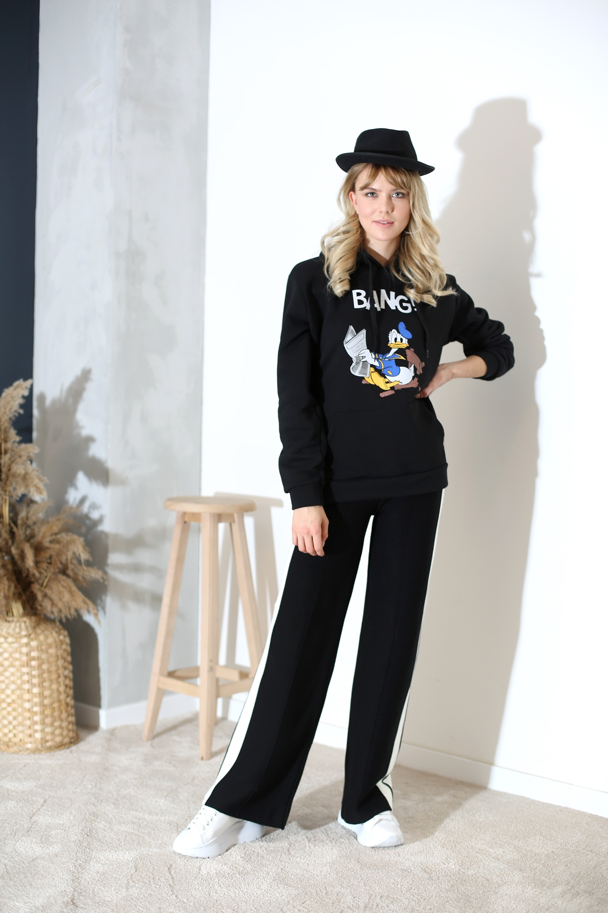 Siyah Donald Duck Baskılı Kapşonlu Sweatshirt