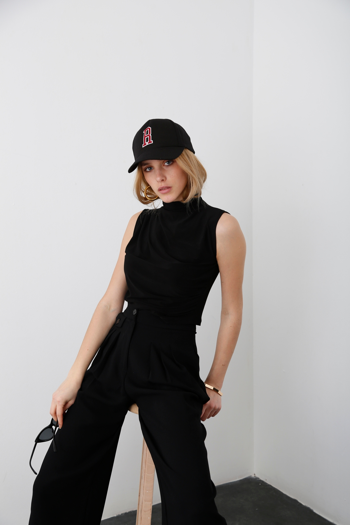 Siyah Drape Detaylı Kolsuz Bluz 0029