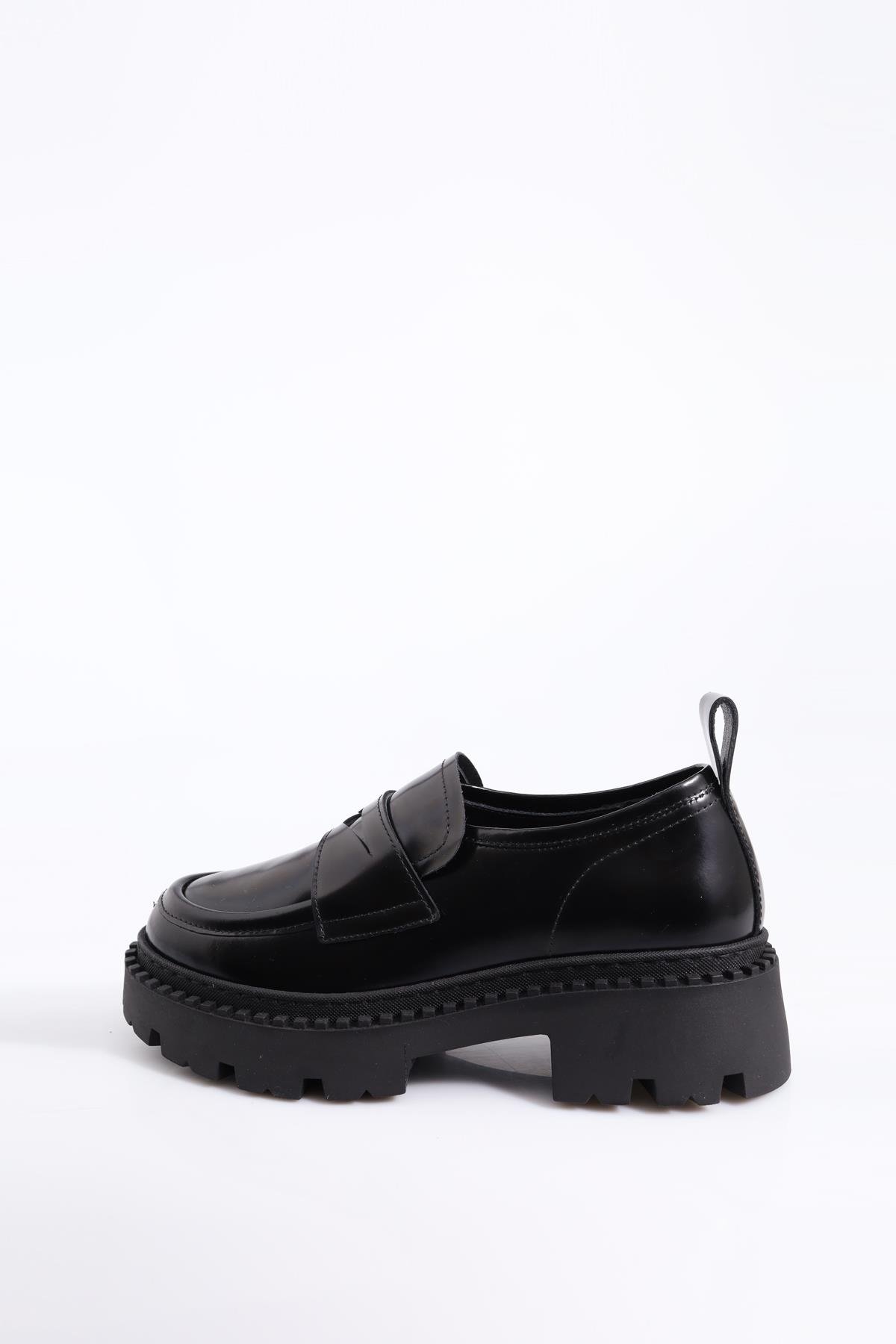 Siyah Kalın Taban Klasik Loafer 22504