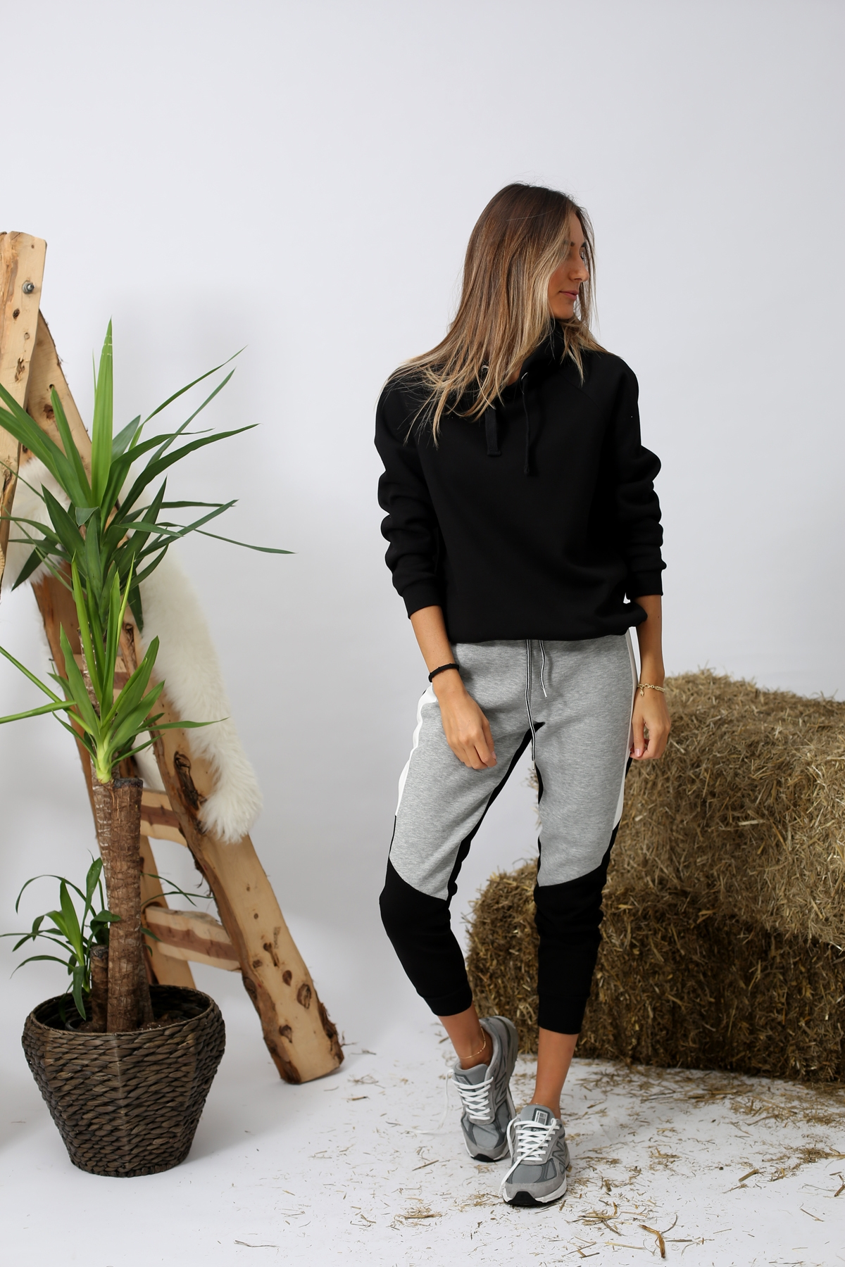 Siyah Kapşonlu Sweatshirt