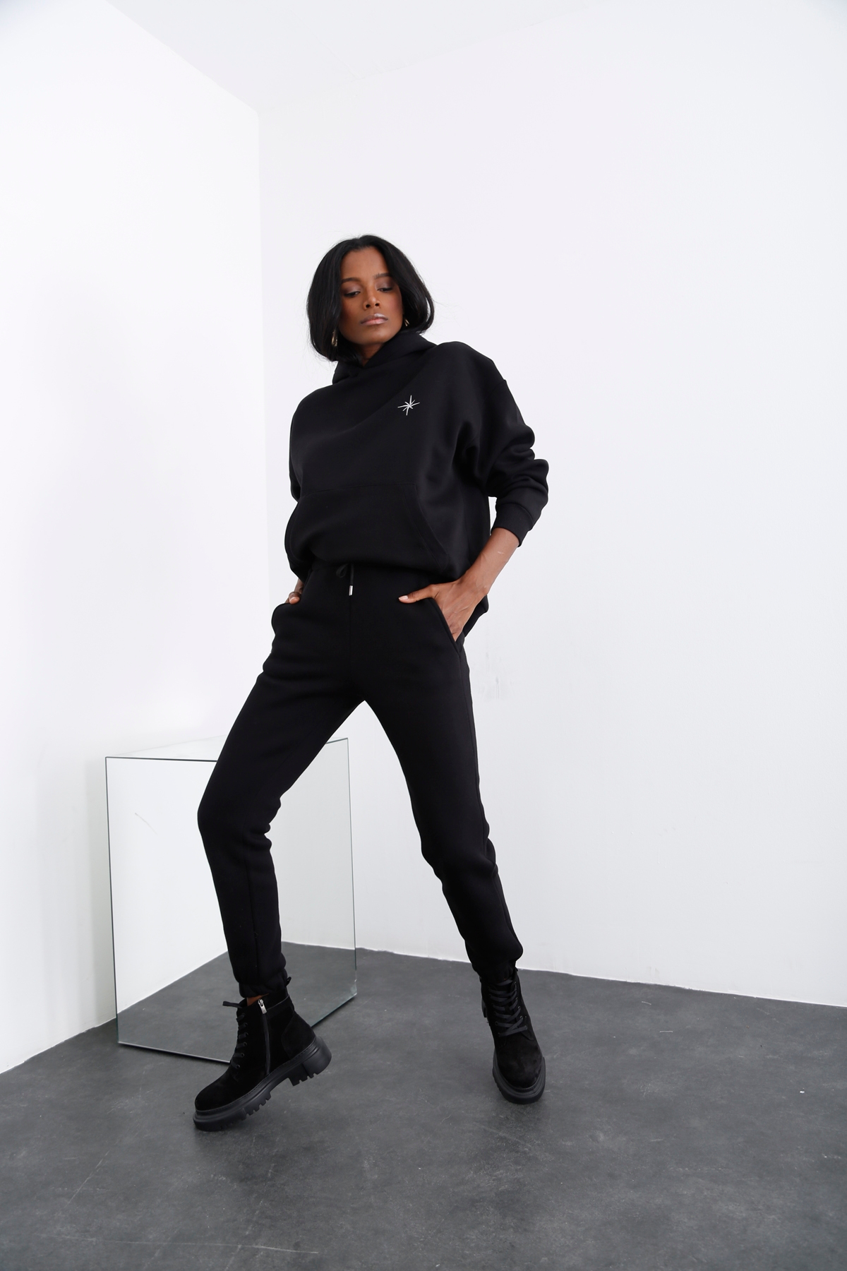 Siyah Kapüşonlu Şardonlu Sweatshirt 