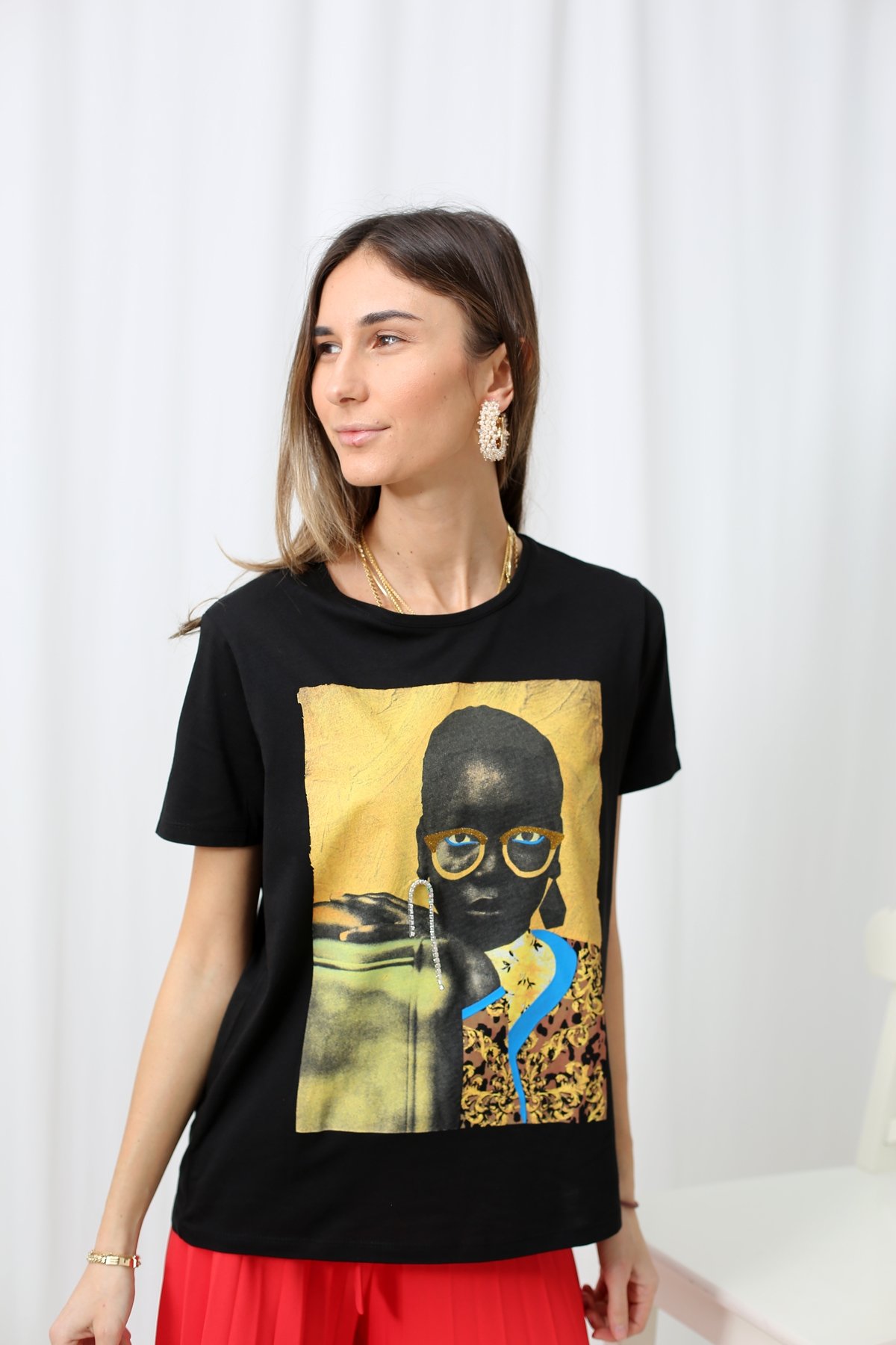 Siyah Taşlı Küpeli Tshirt