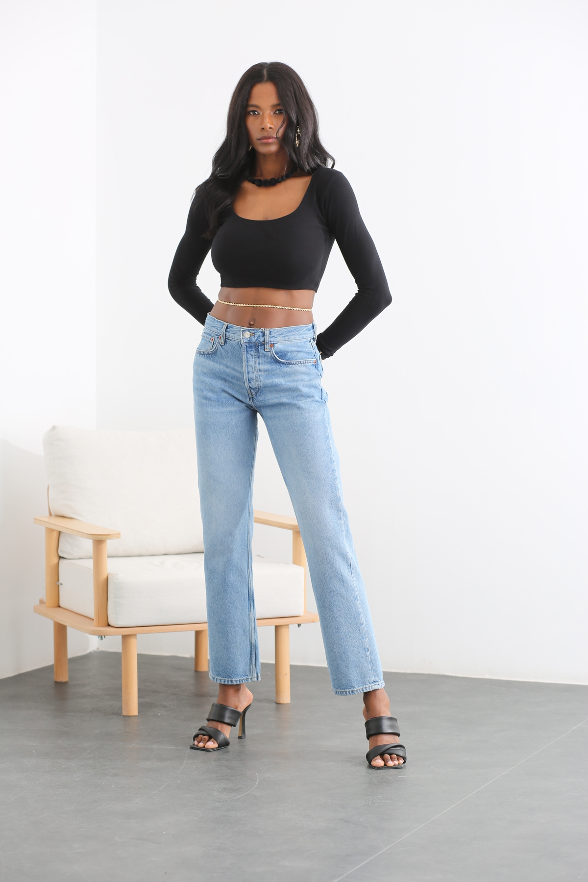 Siyah U Yaka Uzun Kol Crop 210129