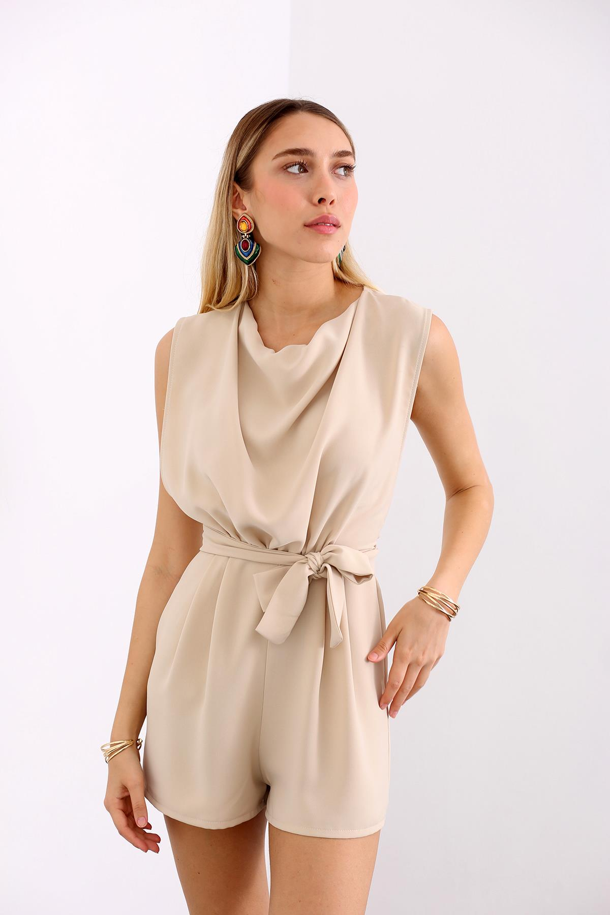 Taş Sırt Detaylı Şort Tulum 137