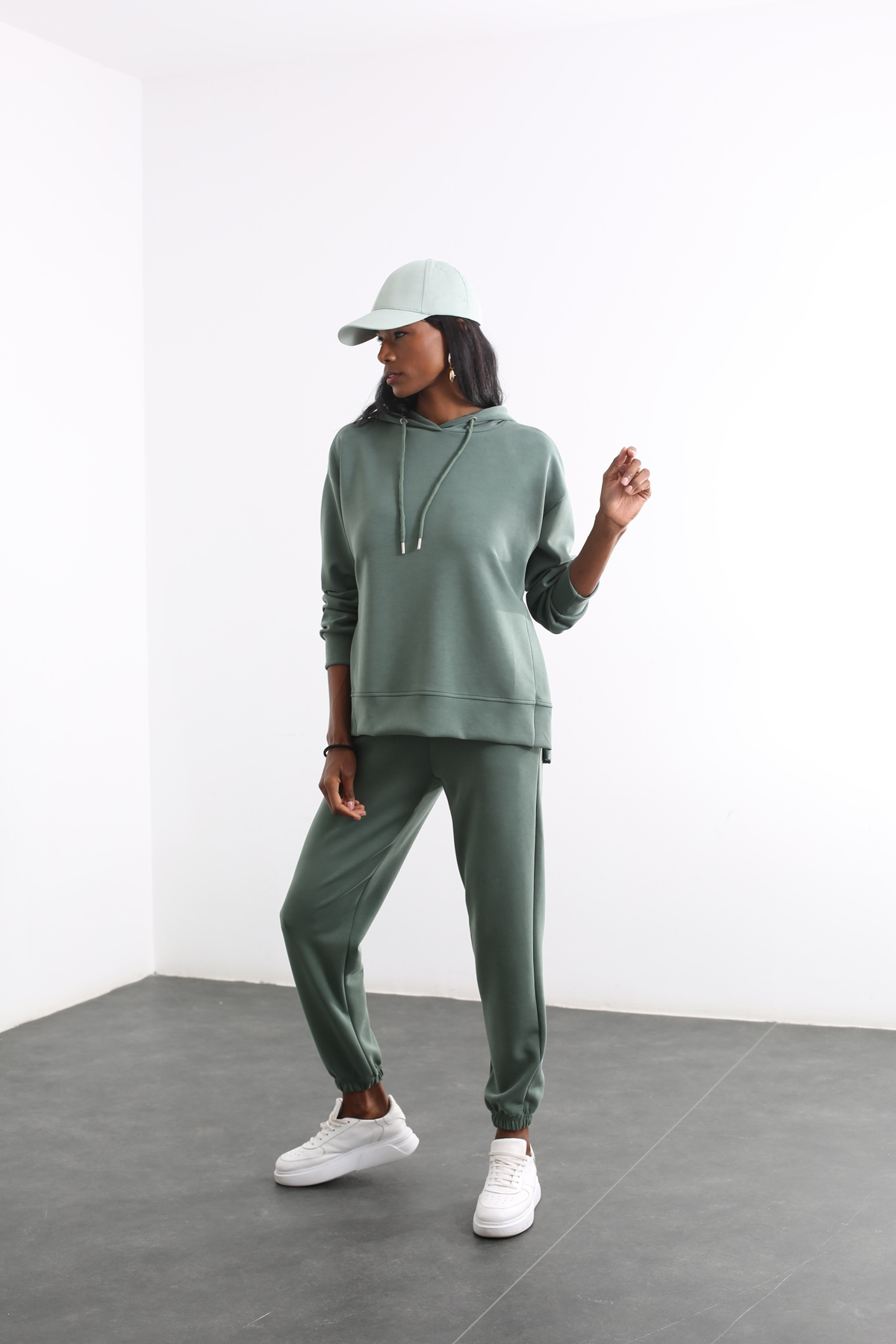 Yeşil Yanı Yırtmaçlı Modal Sweatshirt Takım 