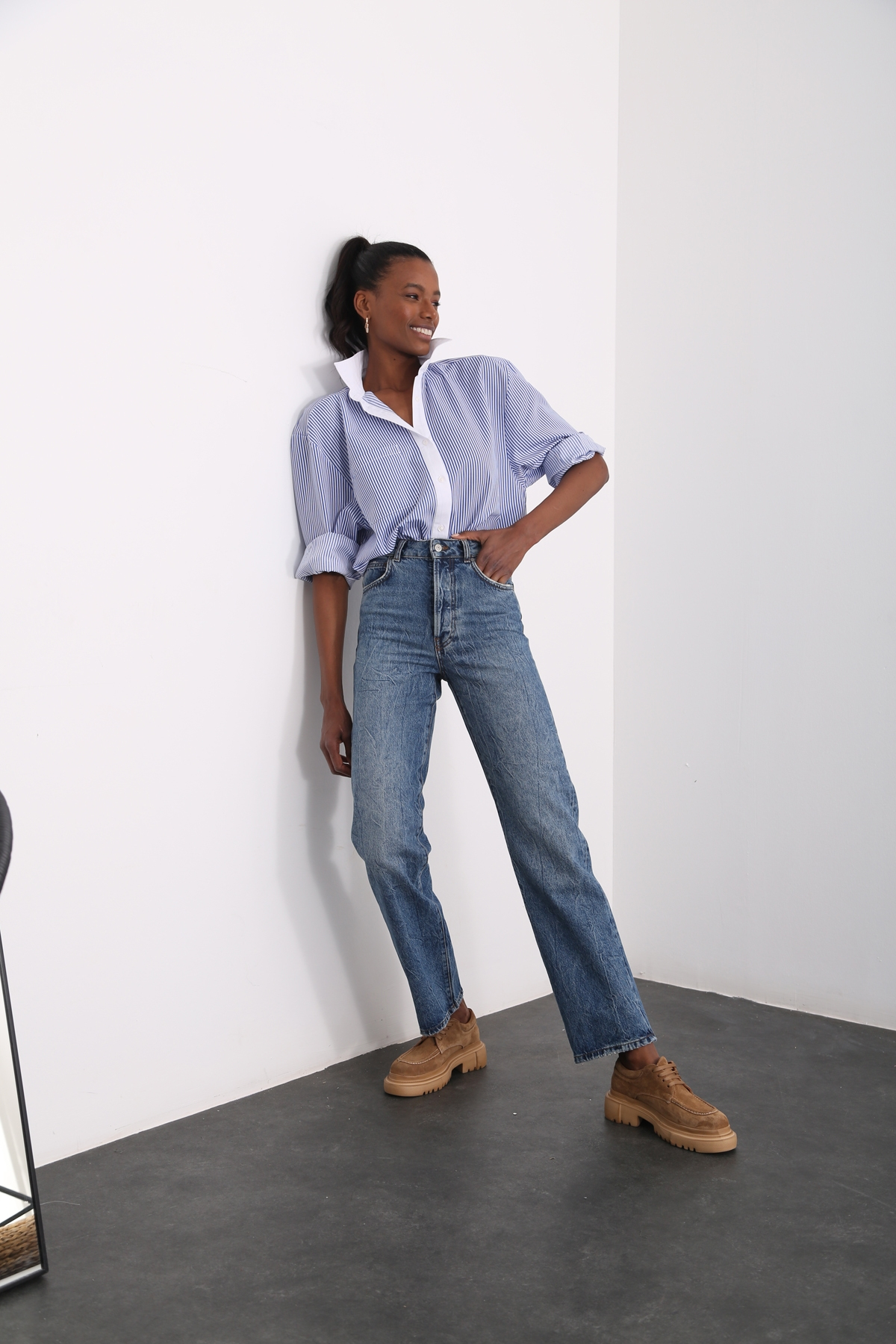 Yıkamalı Mavi Yüksek Bel Straight Fit Jean 