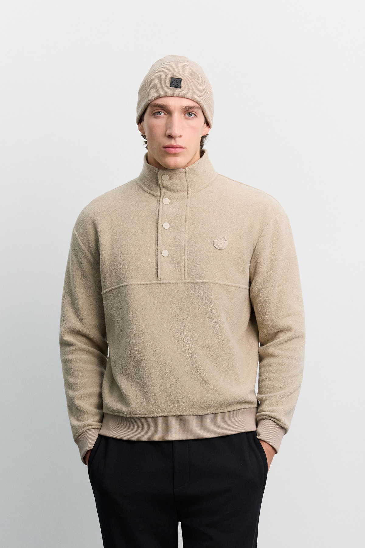 Bej Dik Yaka Çıtçıtlı Polar Sweatshirt