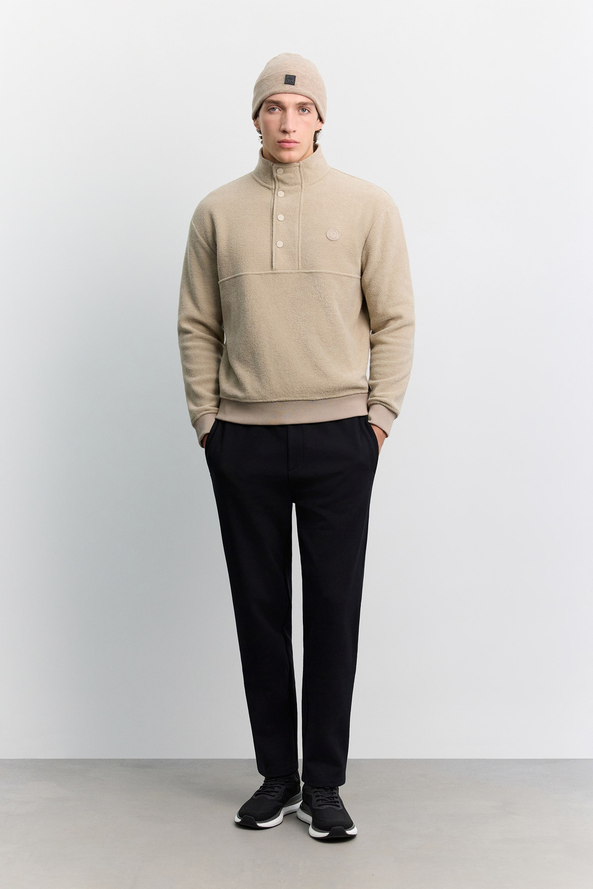 Bej Dik Yaka Çıtçıtlı Polar Sweatshirt