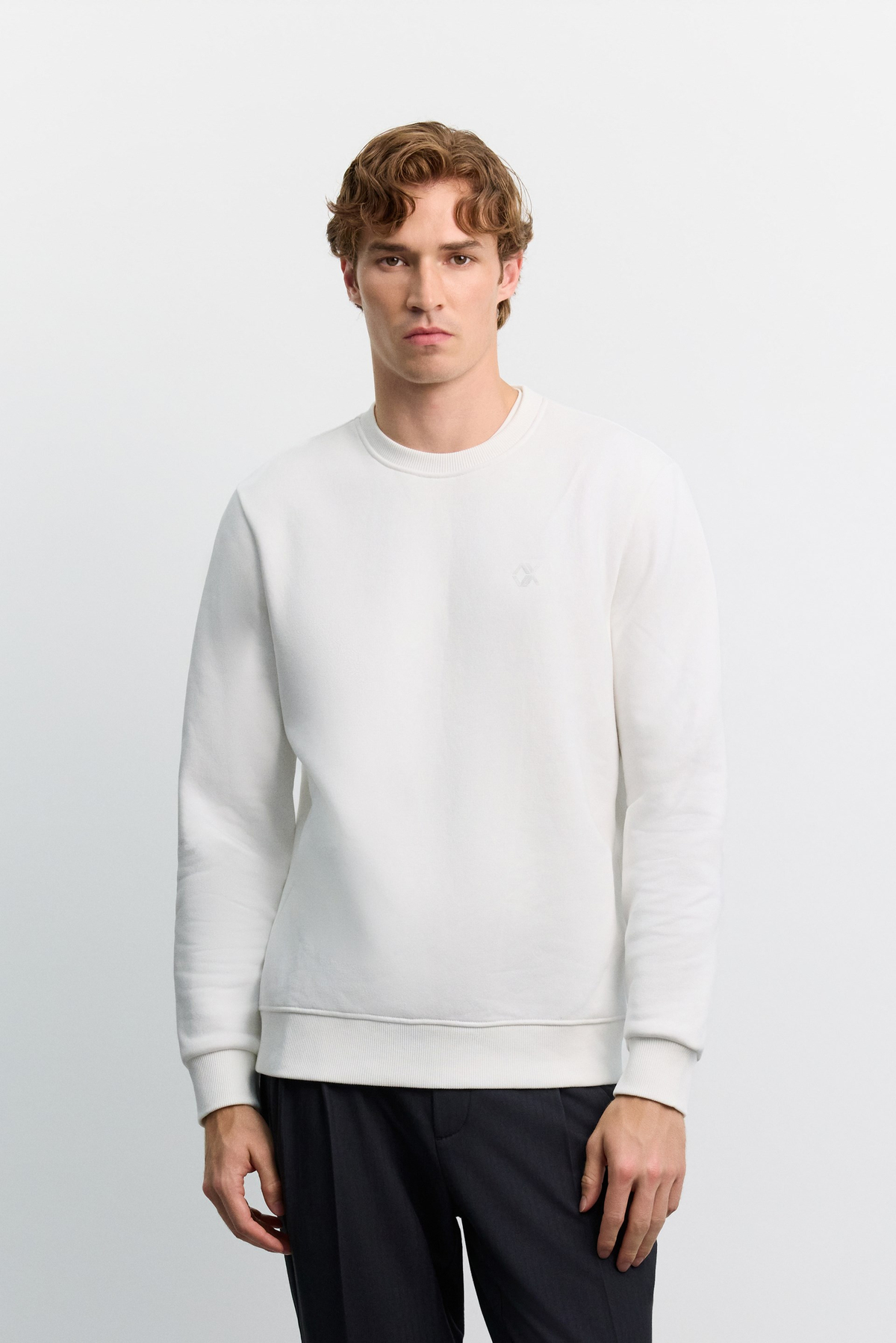 Beyaz Bisiklet Yaka Enjeksiyon Baskılı 3 İplik Şardonlu Sweatshirt