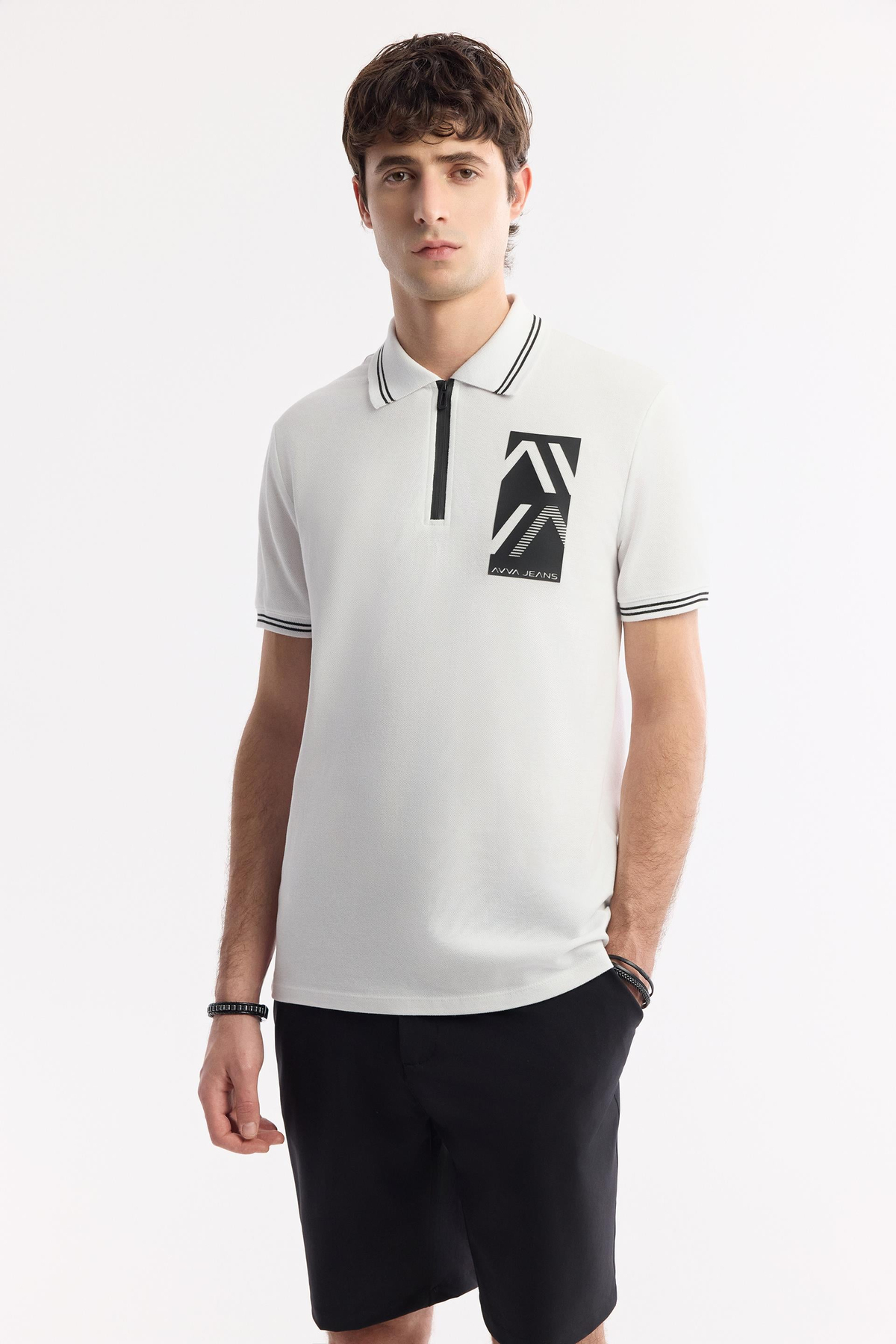 Beyaz Fermuarlı Polo Yaka Önü Enjeksiyon Baskılı T-Shirt