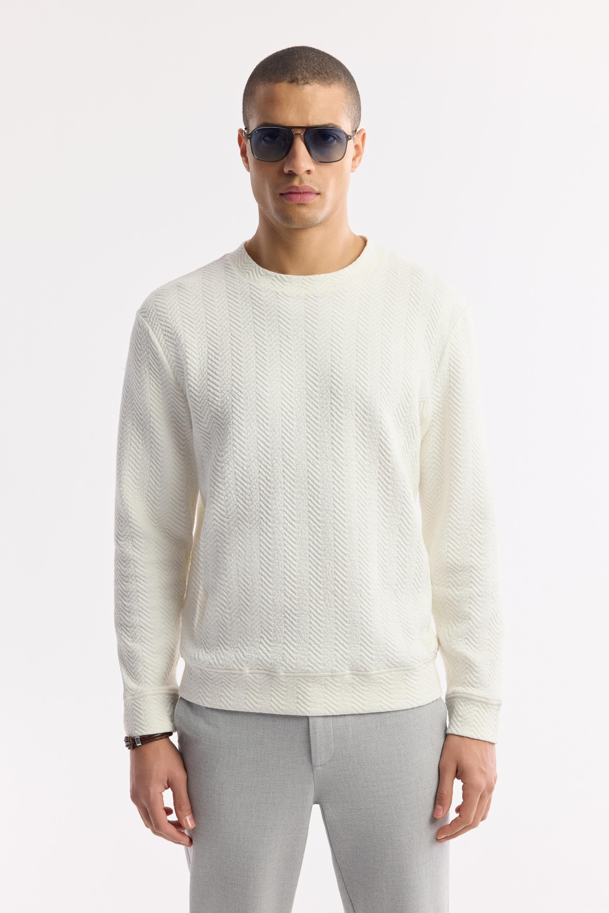 Ekru Bisiklet Yaka Enine Çizgili Jakarlı Sweatshirt
